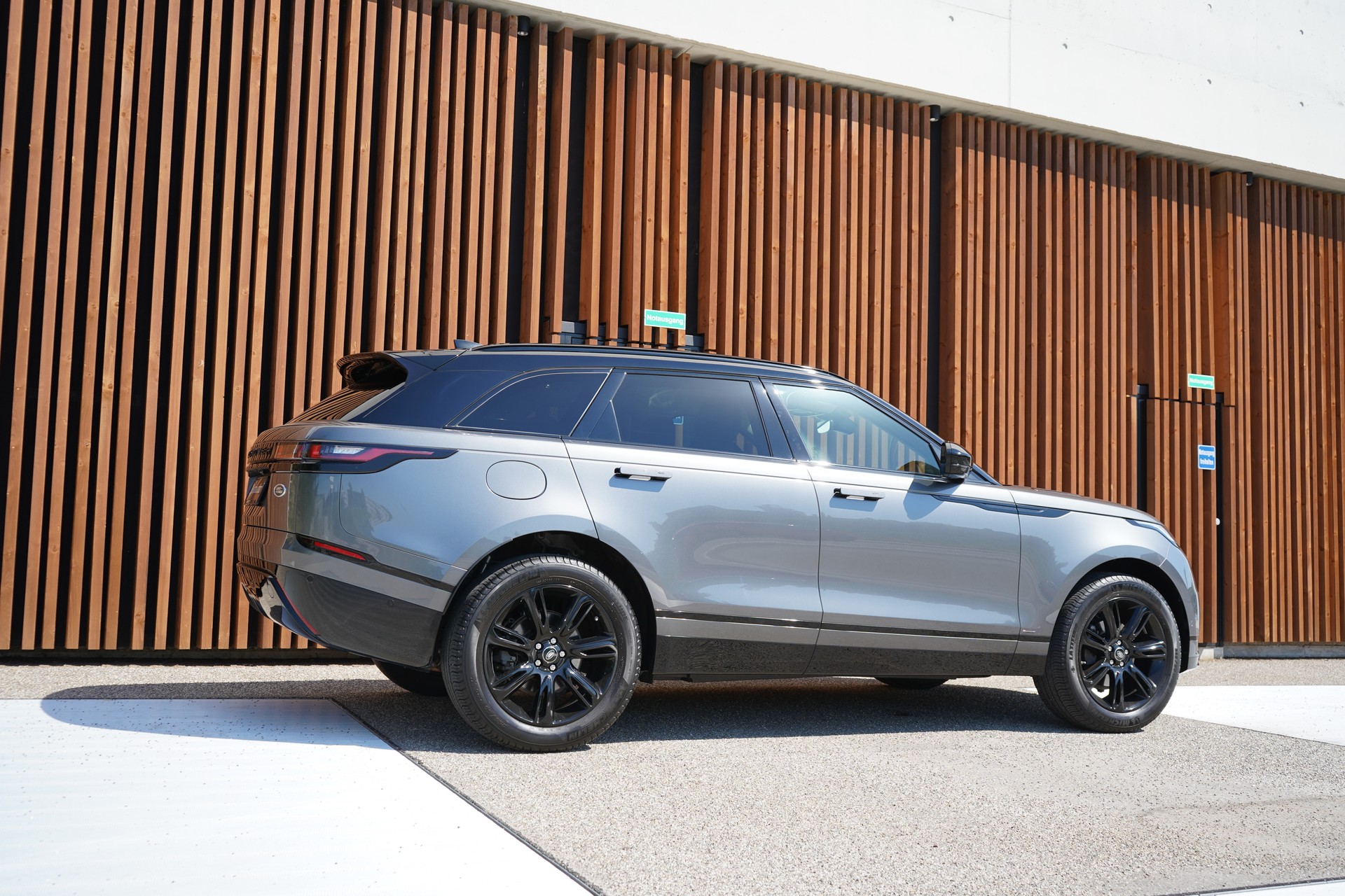 LAND ROVER RANGE ROVER VELAR R-DYNAMIK P 250 SE AUTOMATIC l 250 PS-image-4