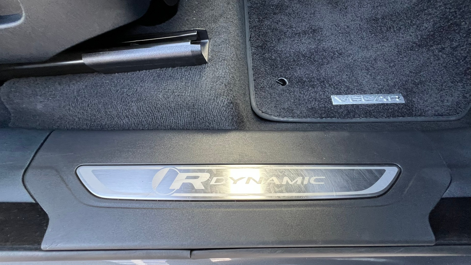 LAND ROVER RANGE ROVER VELAR R-DYNAMIK P 250 SE AUTOMATIC l 250 PS-image-28