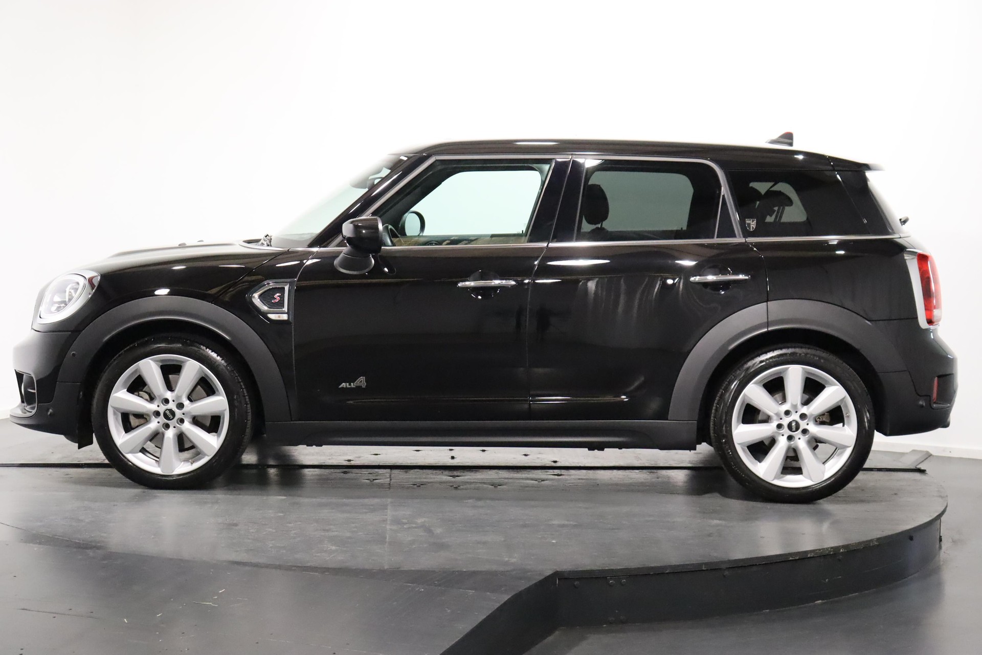 MINI Countryman F60 2.0i Cooper S SAG ALL4-image-1