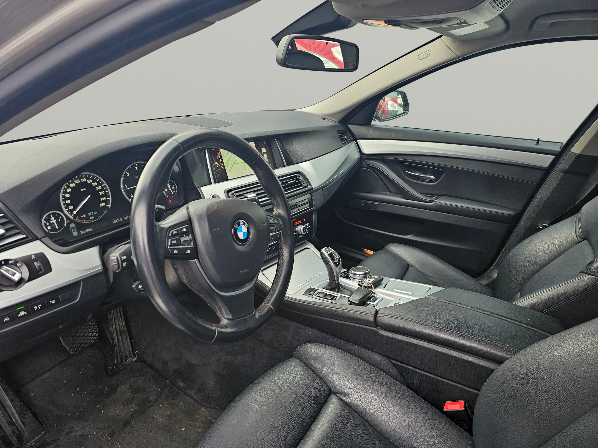 BMW 525d Touring xDrive Luxury Line Steptronic-image-5