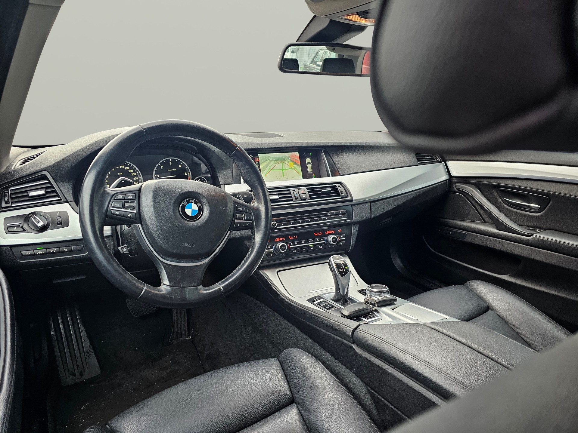 BMW 525d Touring xDrive Luxury Line Steptronic-image-6