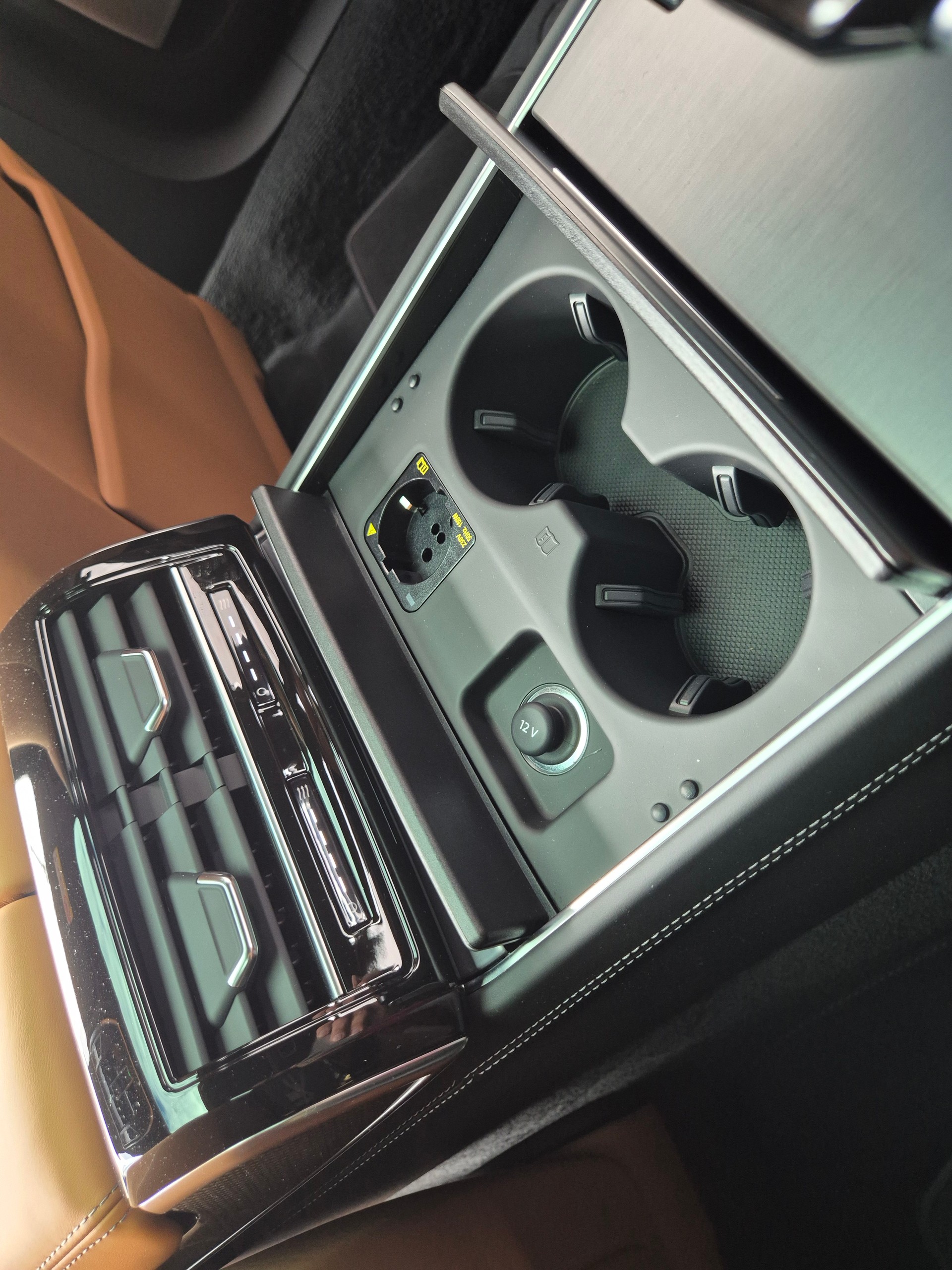 AUDI A8 60 L TFSI e quattro tiptronic-image-25