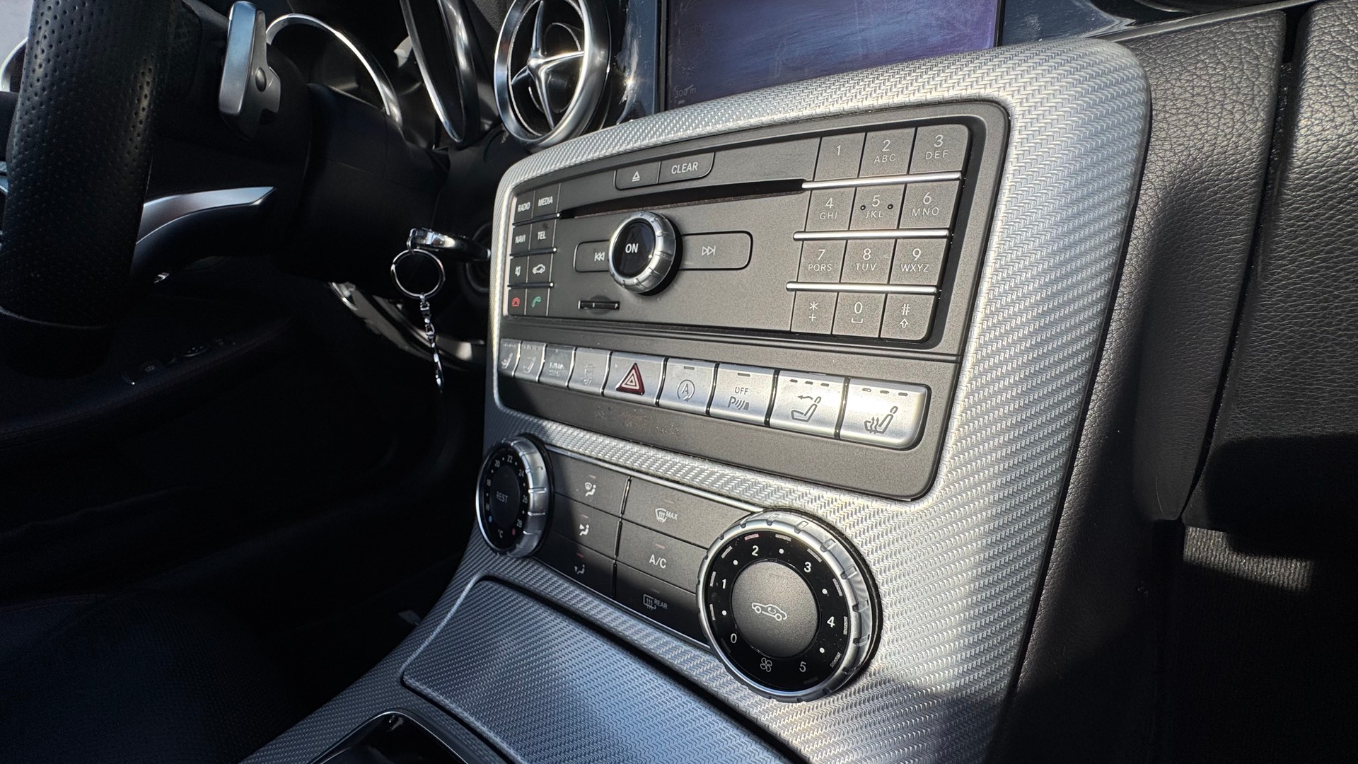 MERCEDES-BENZ AMG-Line SLC 200 9G-Tronic-image-20