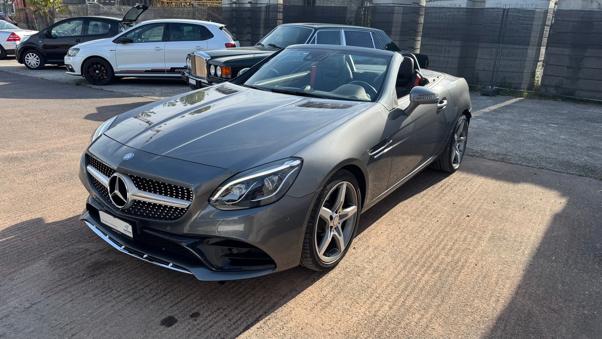 MERCEDES-BENZ AMG-Line SLC 200 9G-Tronic-showroom-element-3