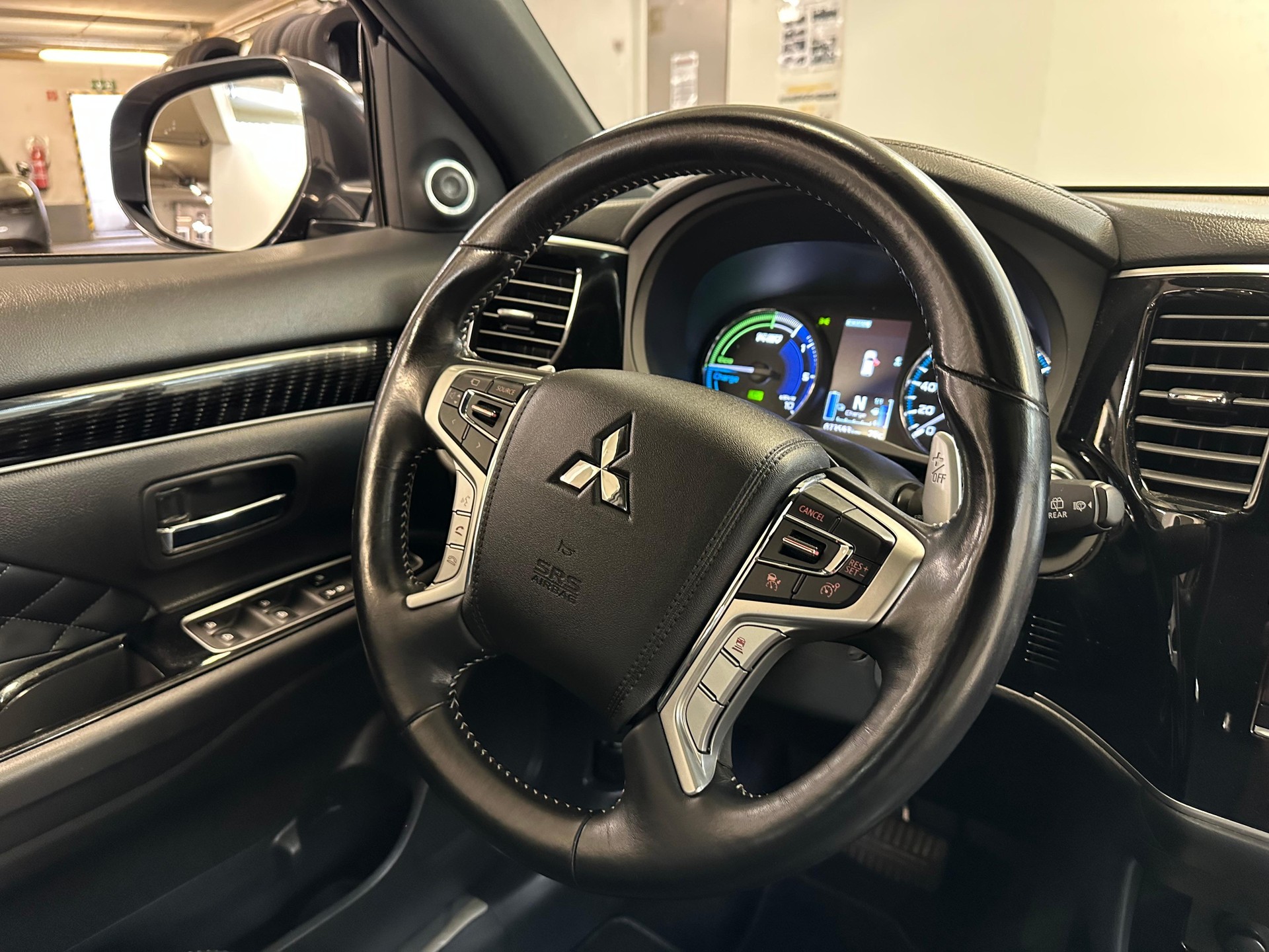 MITSUBISHI Outlander 2.4 PHEV Diamond+-image-5