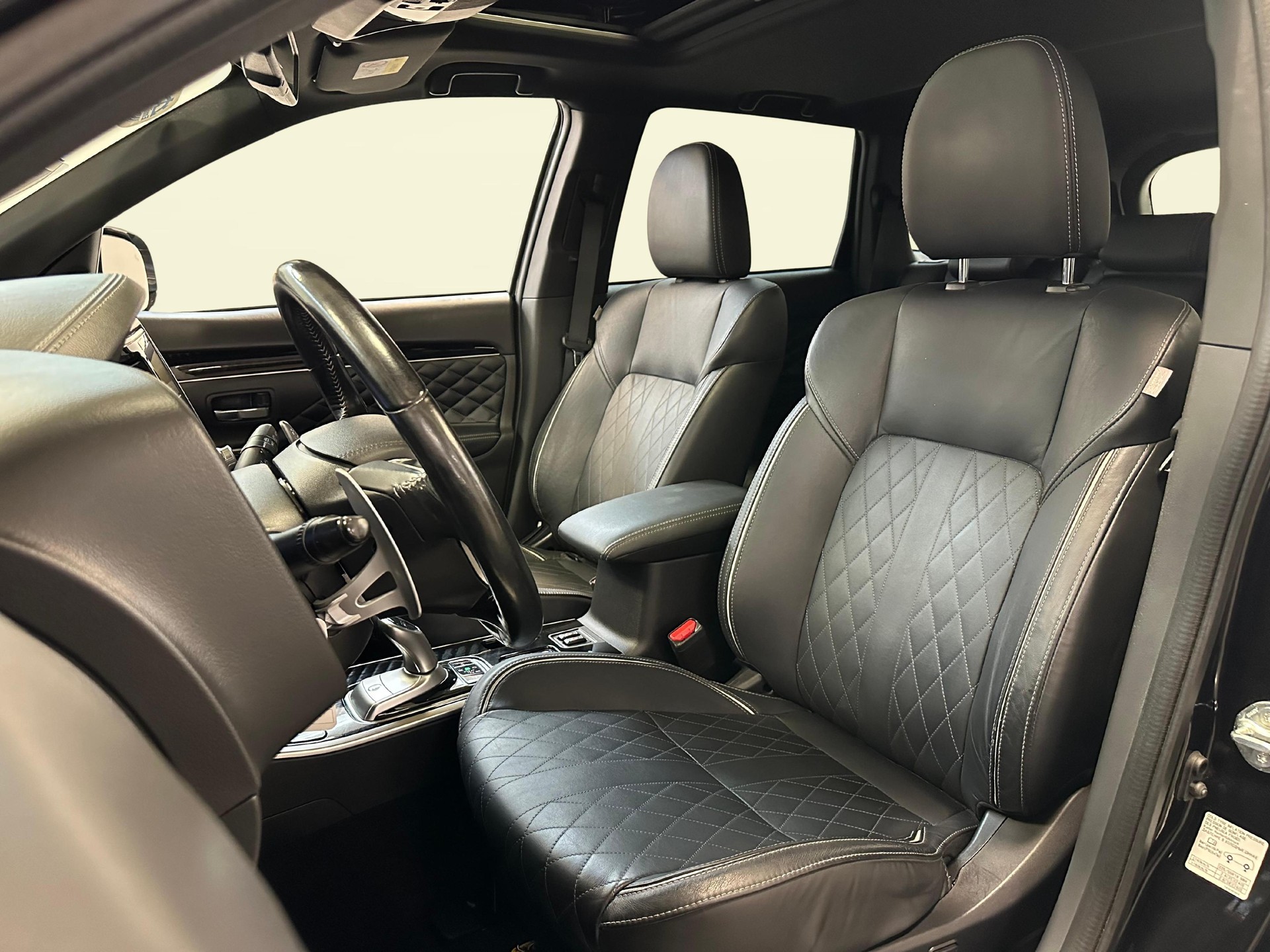 MITSUBISHI Outlander 2.4 PHEV Diamond+-image-4