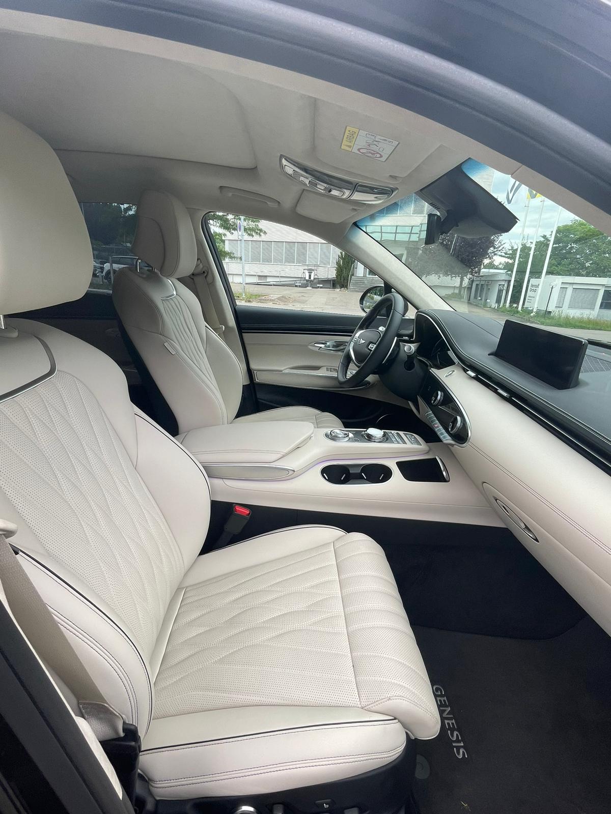 GENESIS GV70 2.2 CRDI Luxury AT8 AWD-image-12