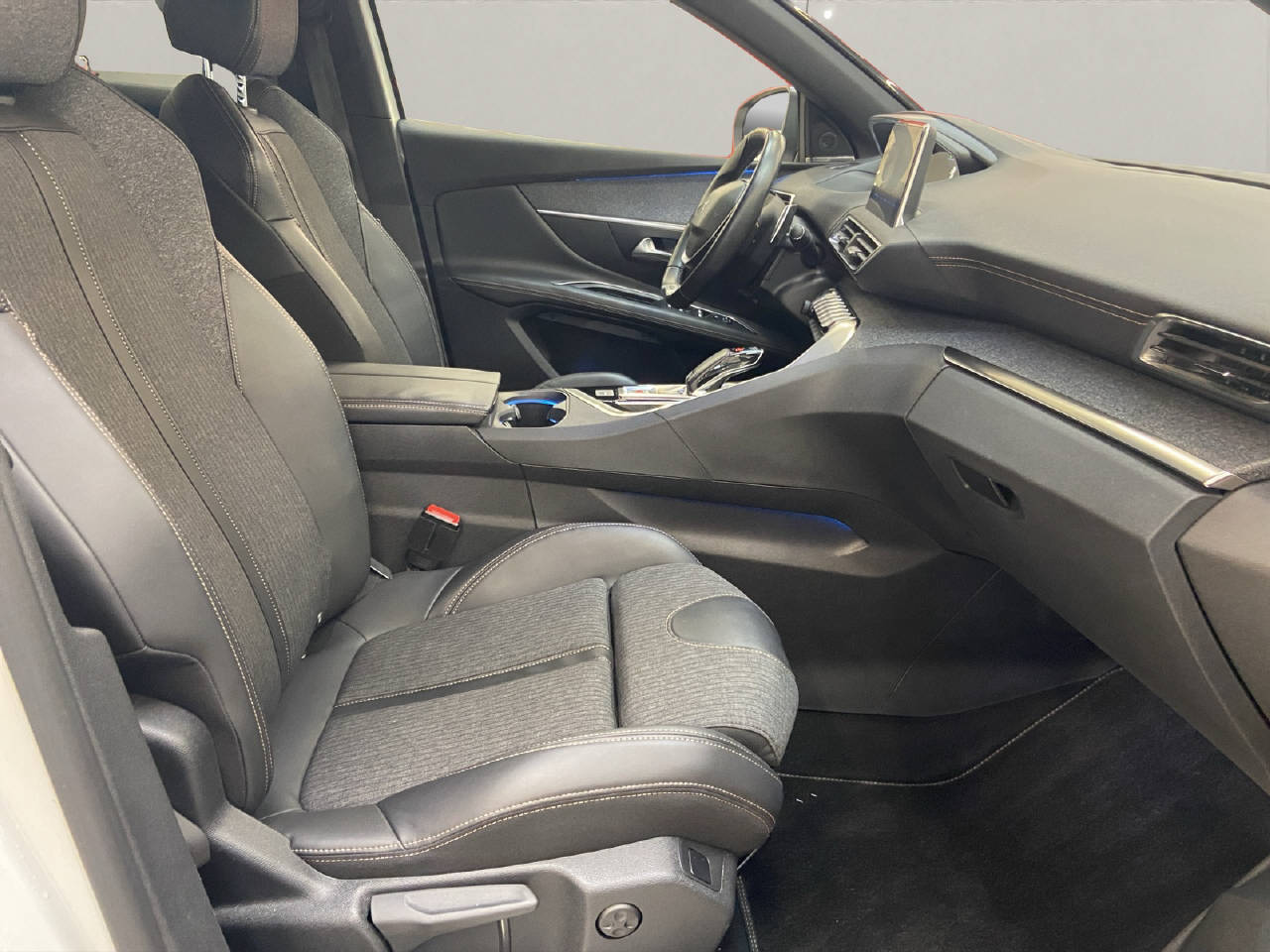 PEUGEOT 3008 1.6 THP Allure-image-10