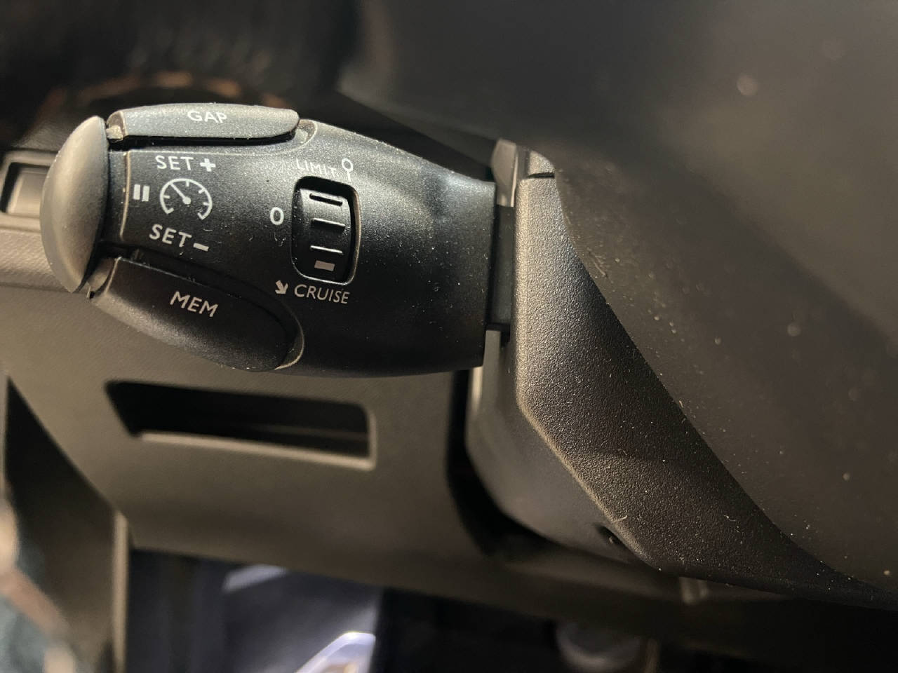 PEUGEOT 3008 1.6 THP Allure-image-14