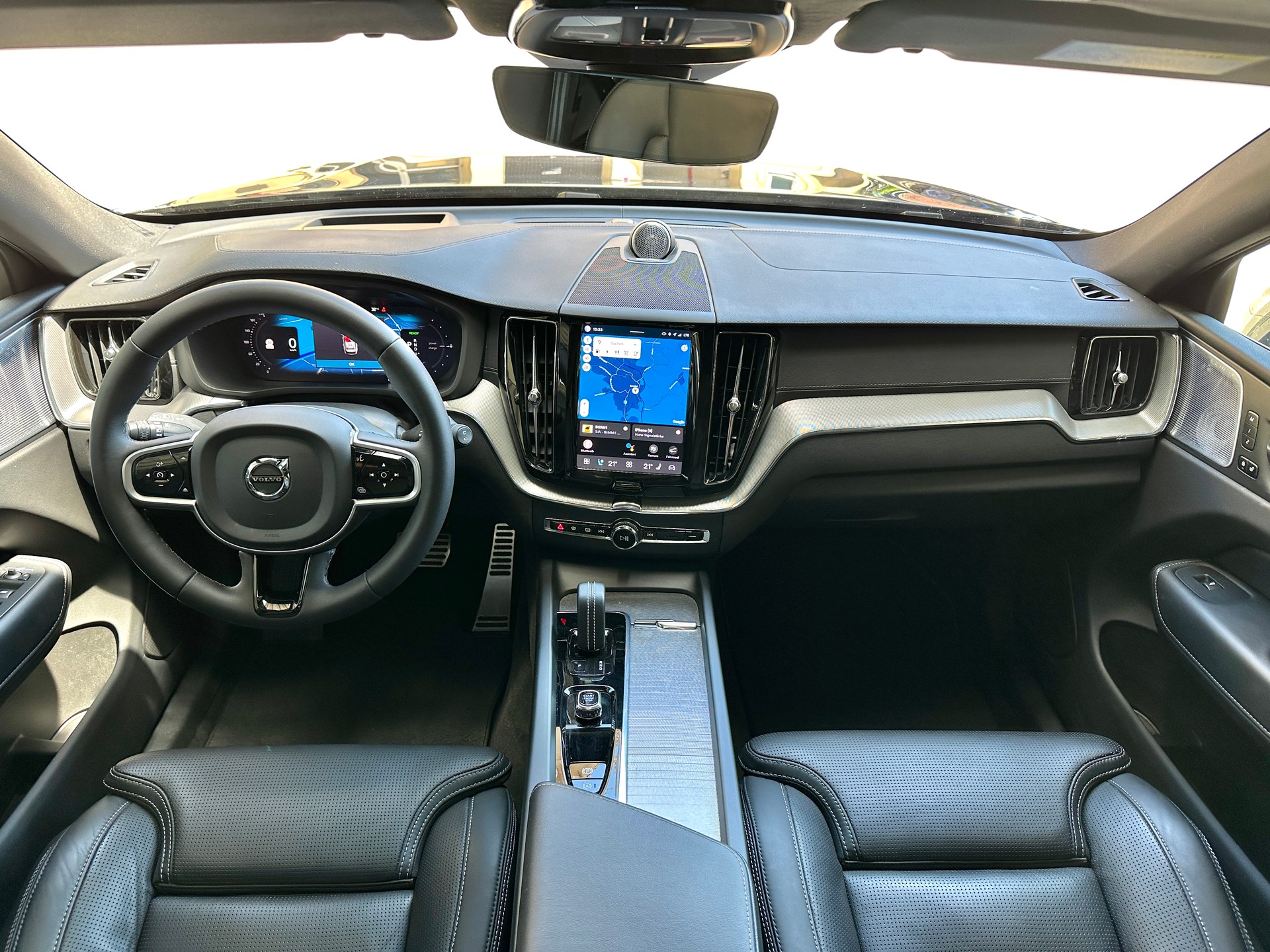 VOLVO XC60 T8 eAWD PluginHybrid R-Design Geartronic-image-7