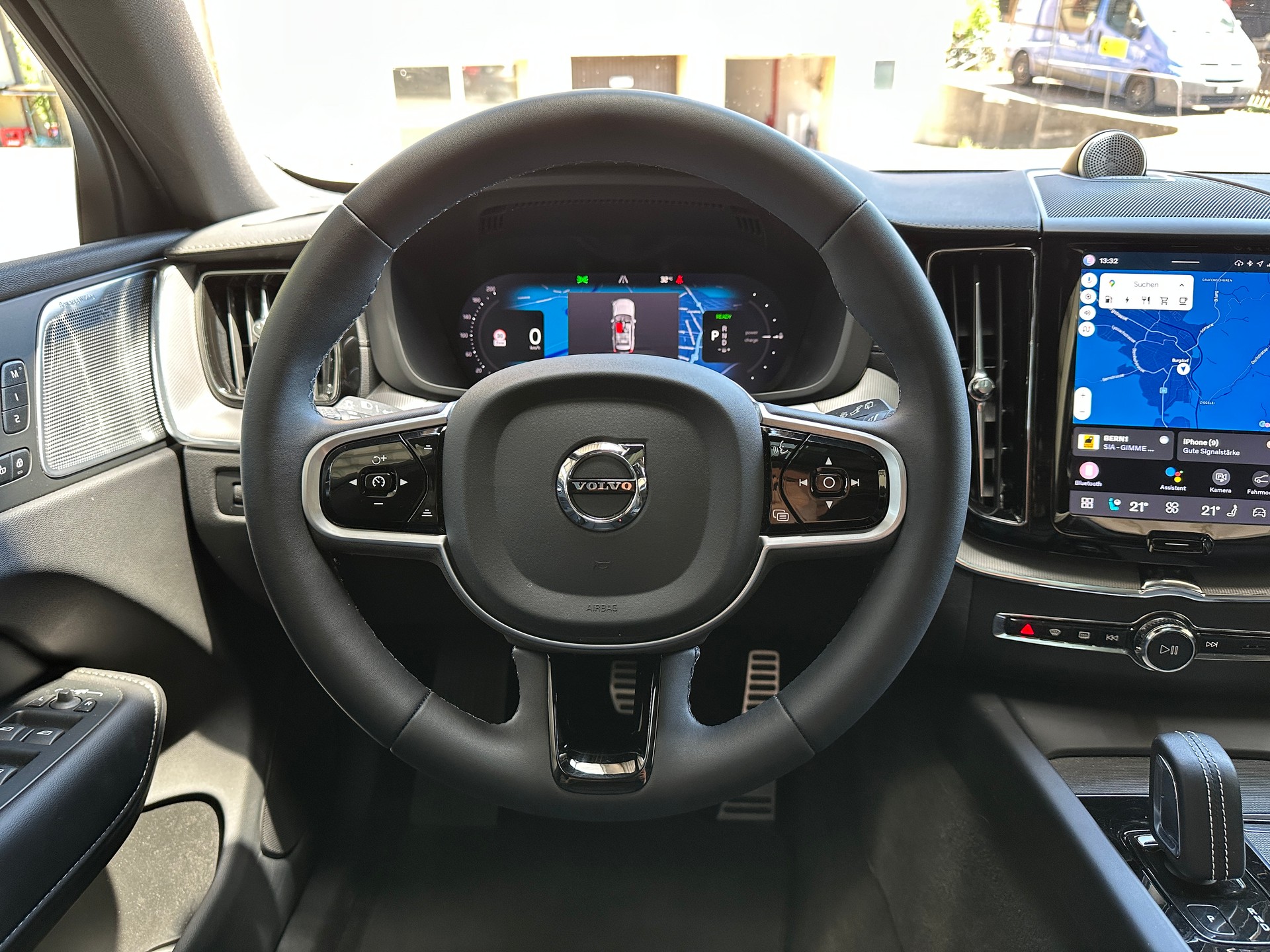 VOLVO XC60 T8 eAWD PluginHybrid R-Design Geartronic-image-5