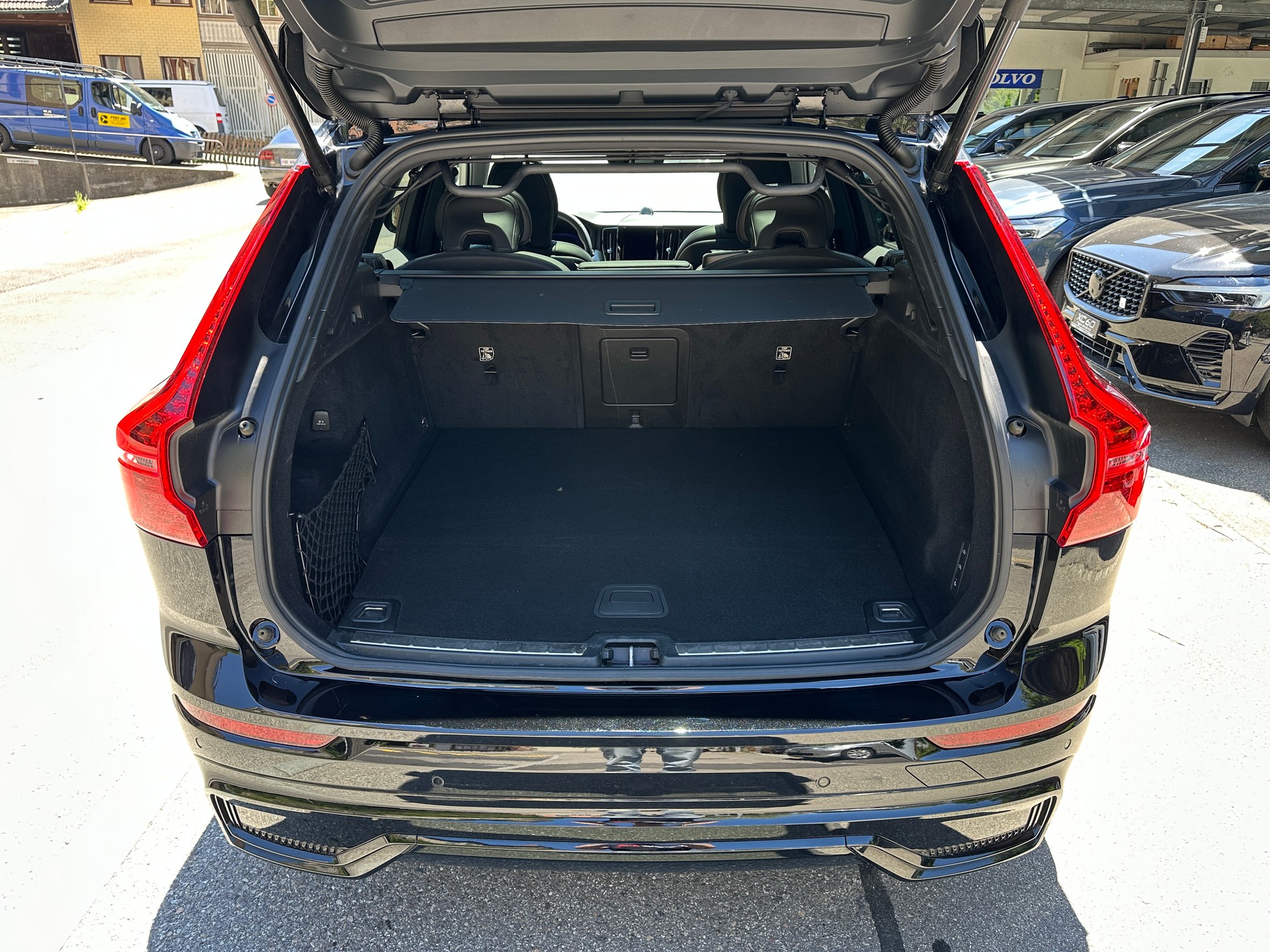 VOLVO XC60 T8 eAWD PluginHybrid R-Design Geartronic-image-14