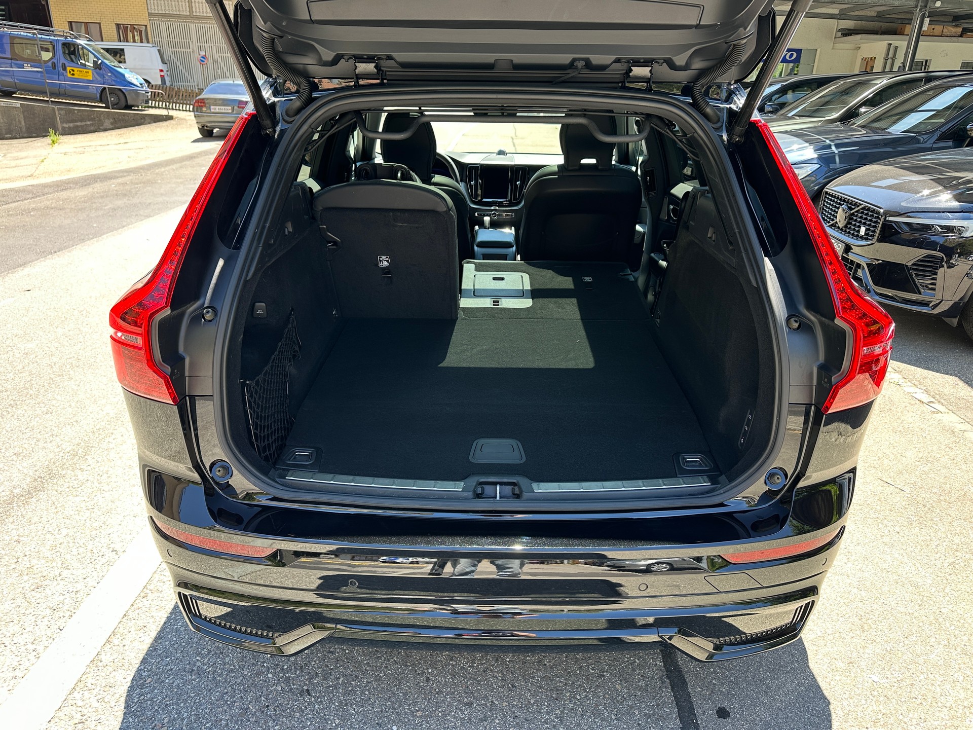 VOLVO XC60 T8 eAWD PluginHybrid R-Design Geartronic-image-15
