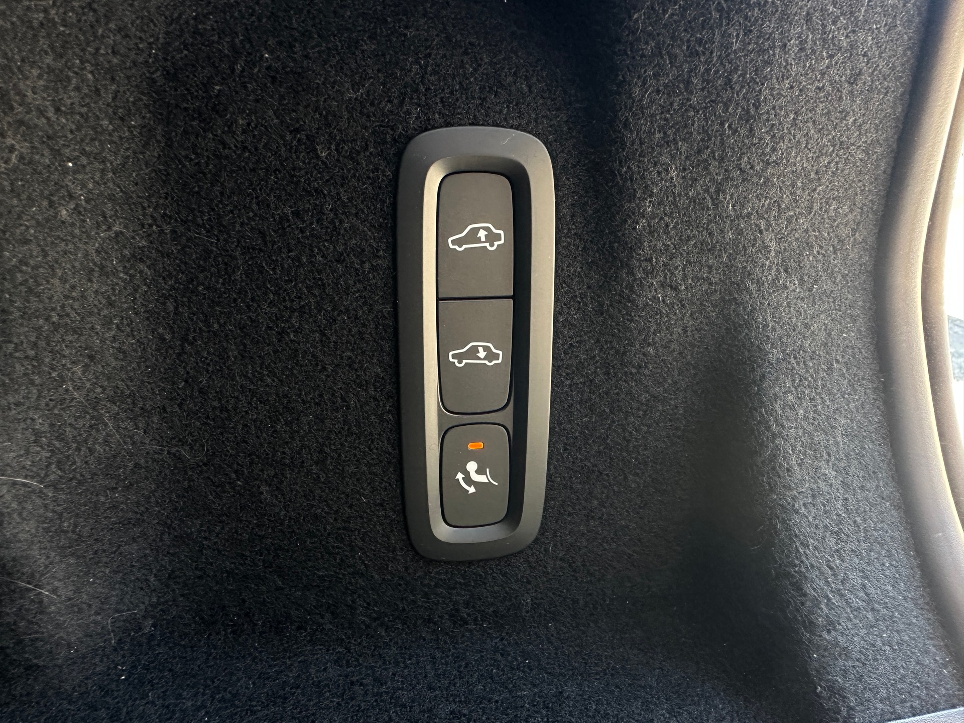 VOLVO XC60 T8 eAWD PluginHybrid R-Design Geartronic-image-18