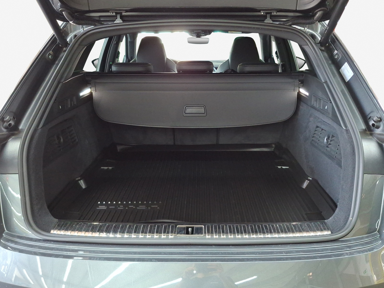 AUDI e-tron 55 S Line Black Edition quattro-image-11