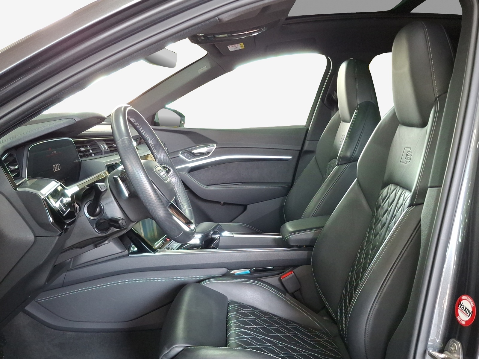 AUDI e-tron 55 S Line Black Edition quattro-image-6