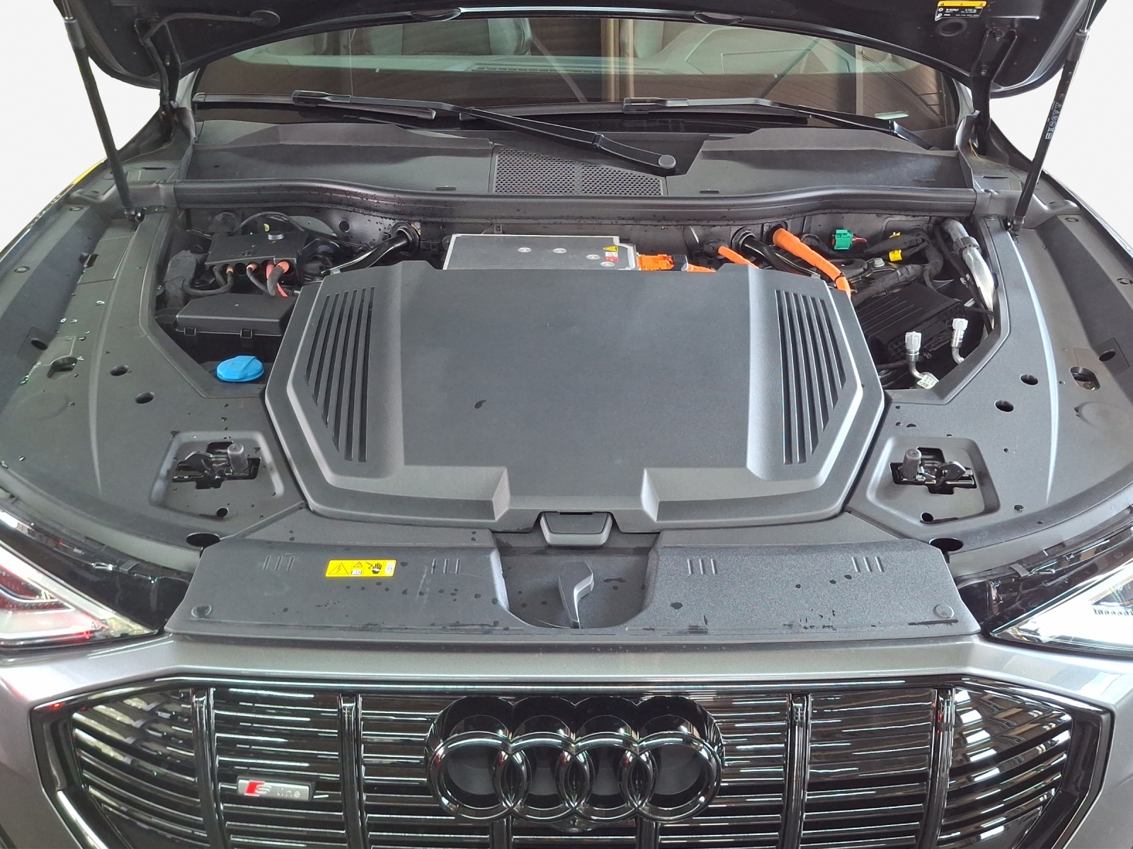 AUDI e-tron 55 S Line Black Edition quattro-image-14