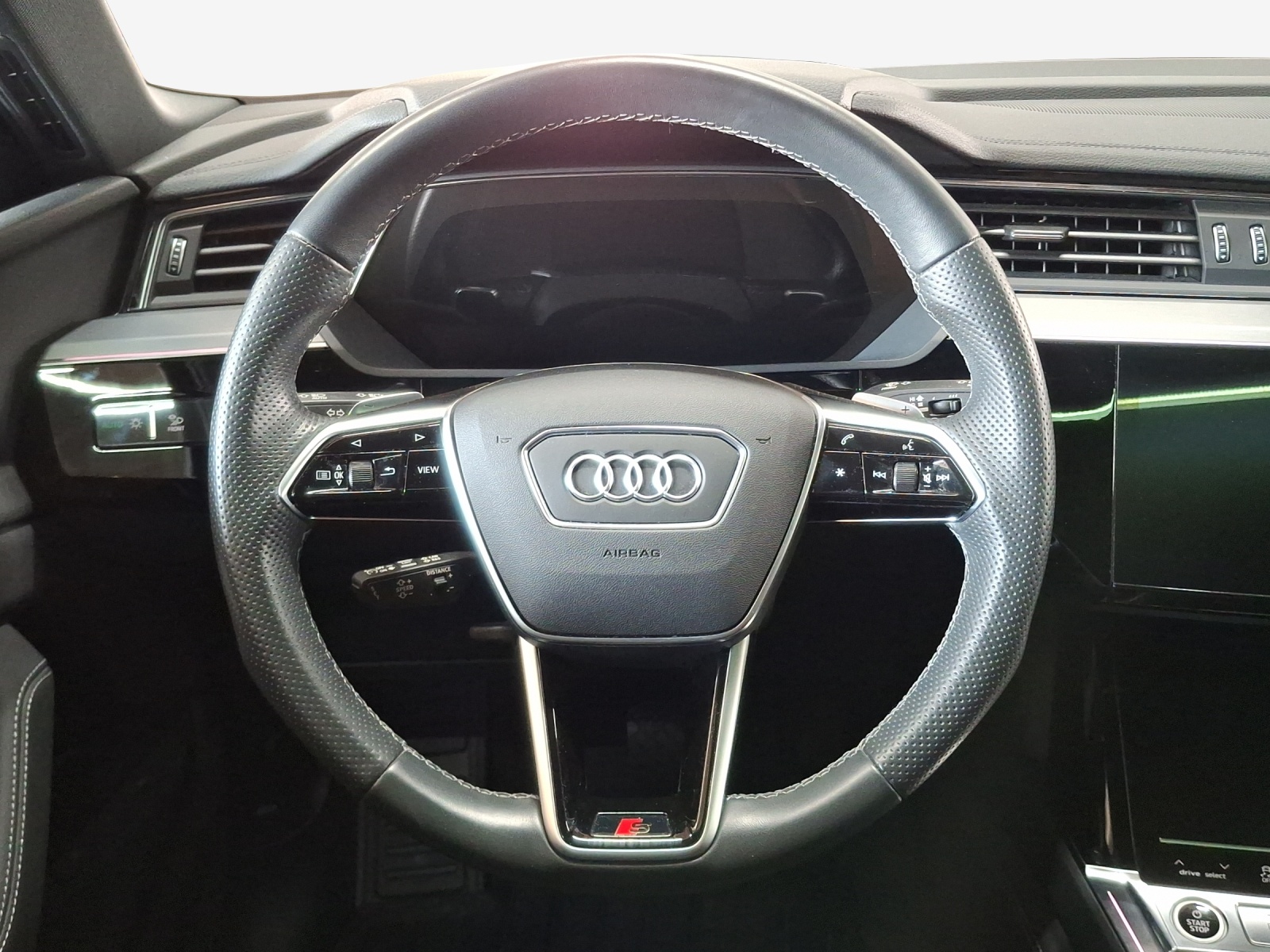 AUDI e-tron 55 S Line Black Edition quattro-image-8