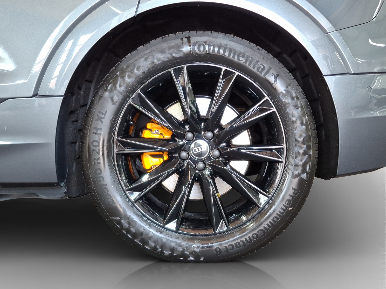 AUDI e-tron 55 S Line Black Edition quattro-image-12