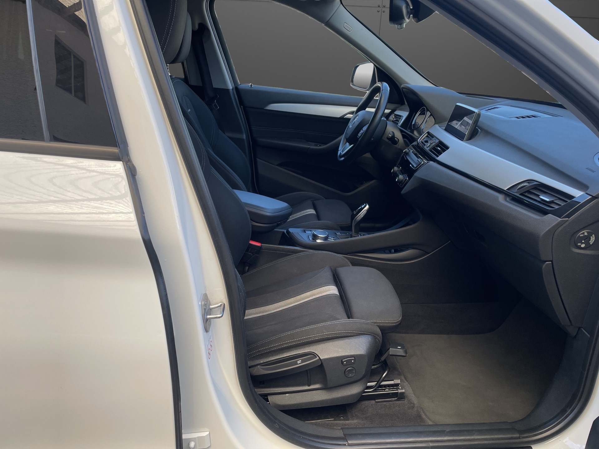 BMW X1 xDrive 18d Steptronic-image-15