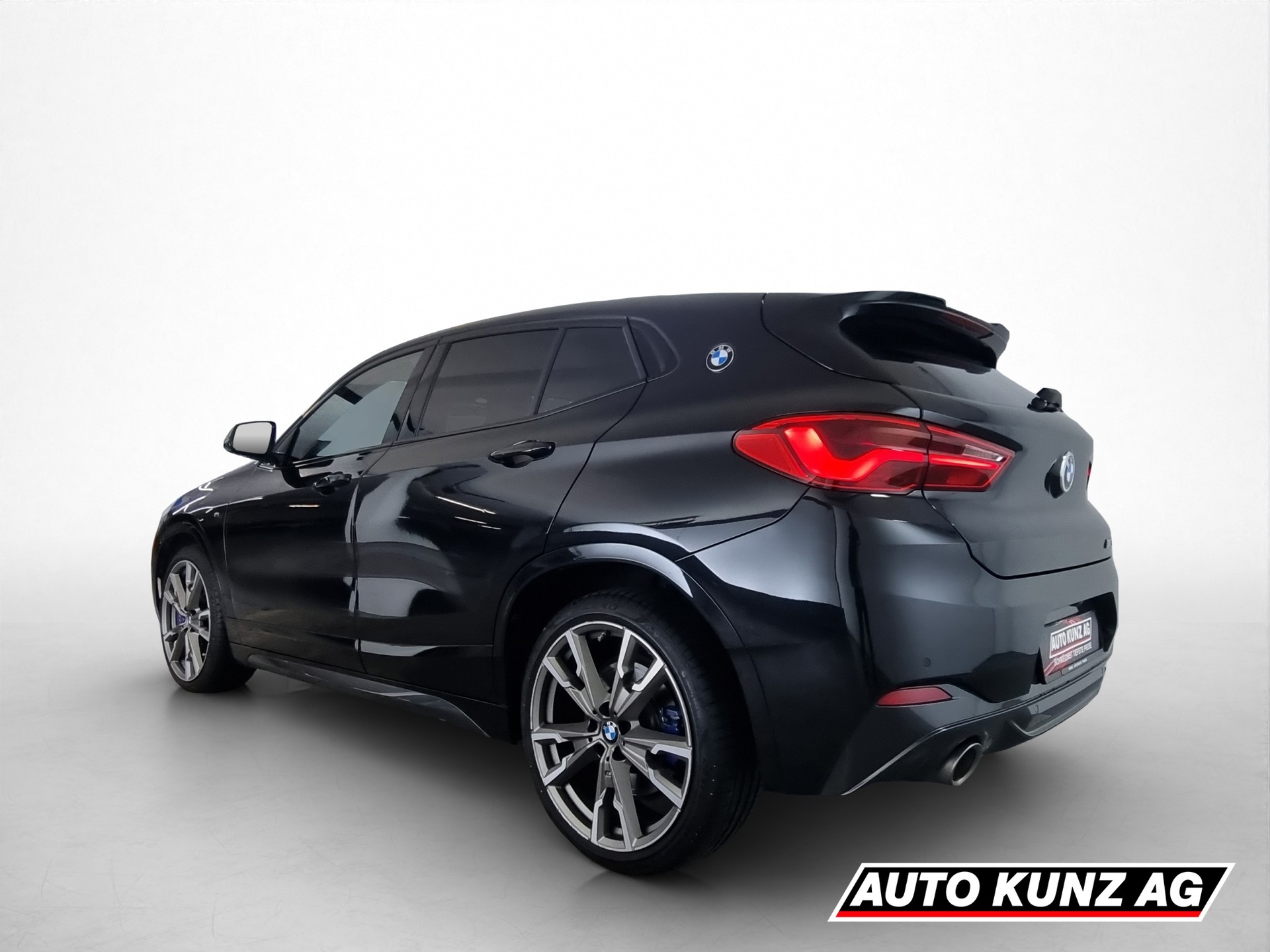 BMW X2 M35i-showroom-element-3