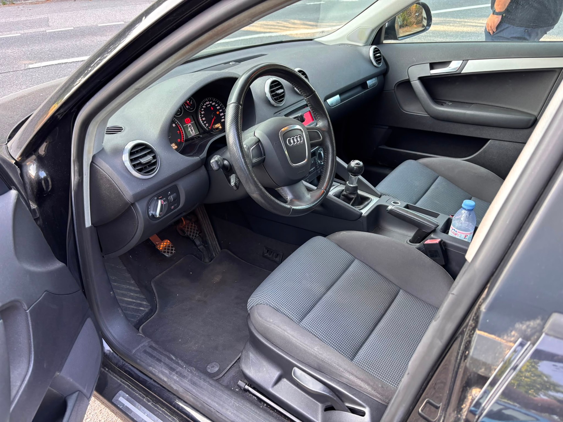 AUDI A3 Sportback 1.8 TFSI Ambition quattro-image-4