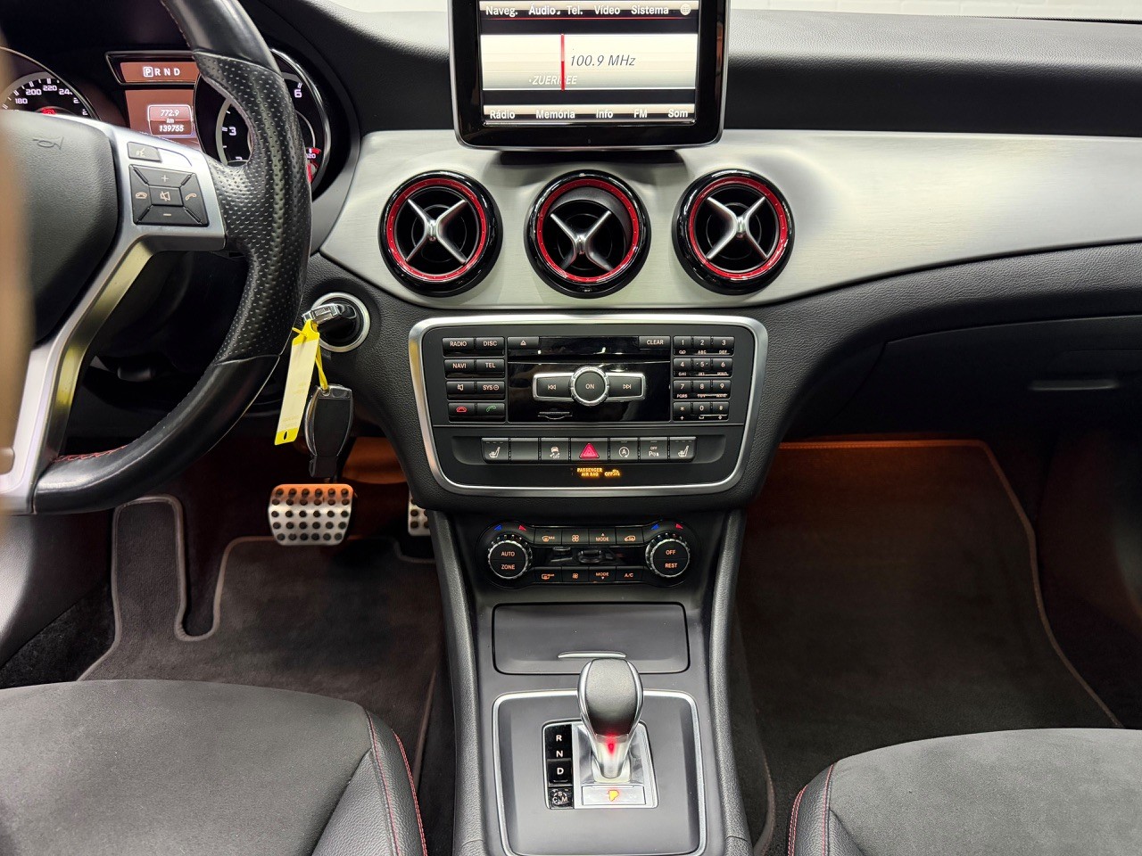 MERCEDES-BENZ GLA 45 AMG 4Matic 7G-DCT | Schiebedach-image-15