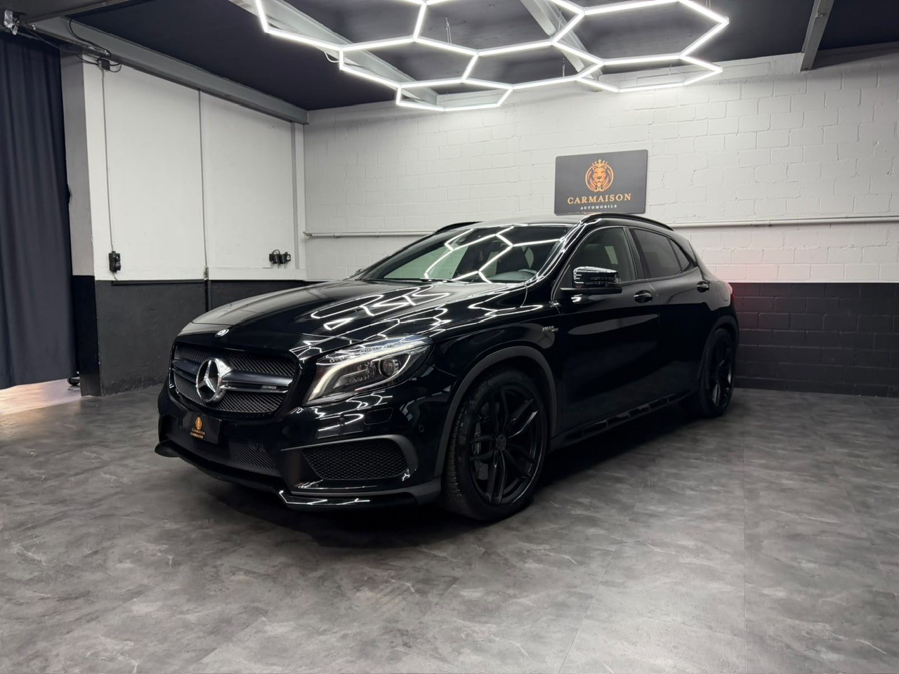 MERCEDES-BENZ GLA 45 AMG 4Matic 7G-DCT | Schiebedach-image-2