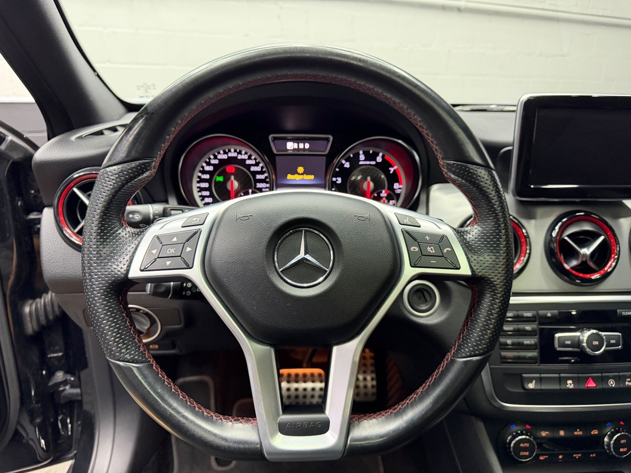 MERCEDES-BENZ GLA 45 AMG 4Matic 7G-DCT | Schiebedach-image-14