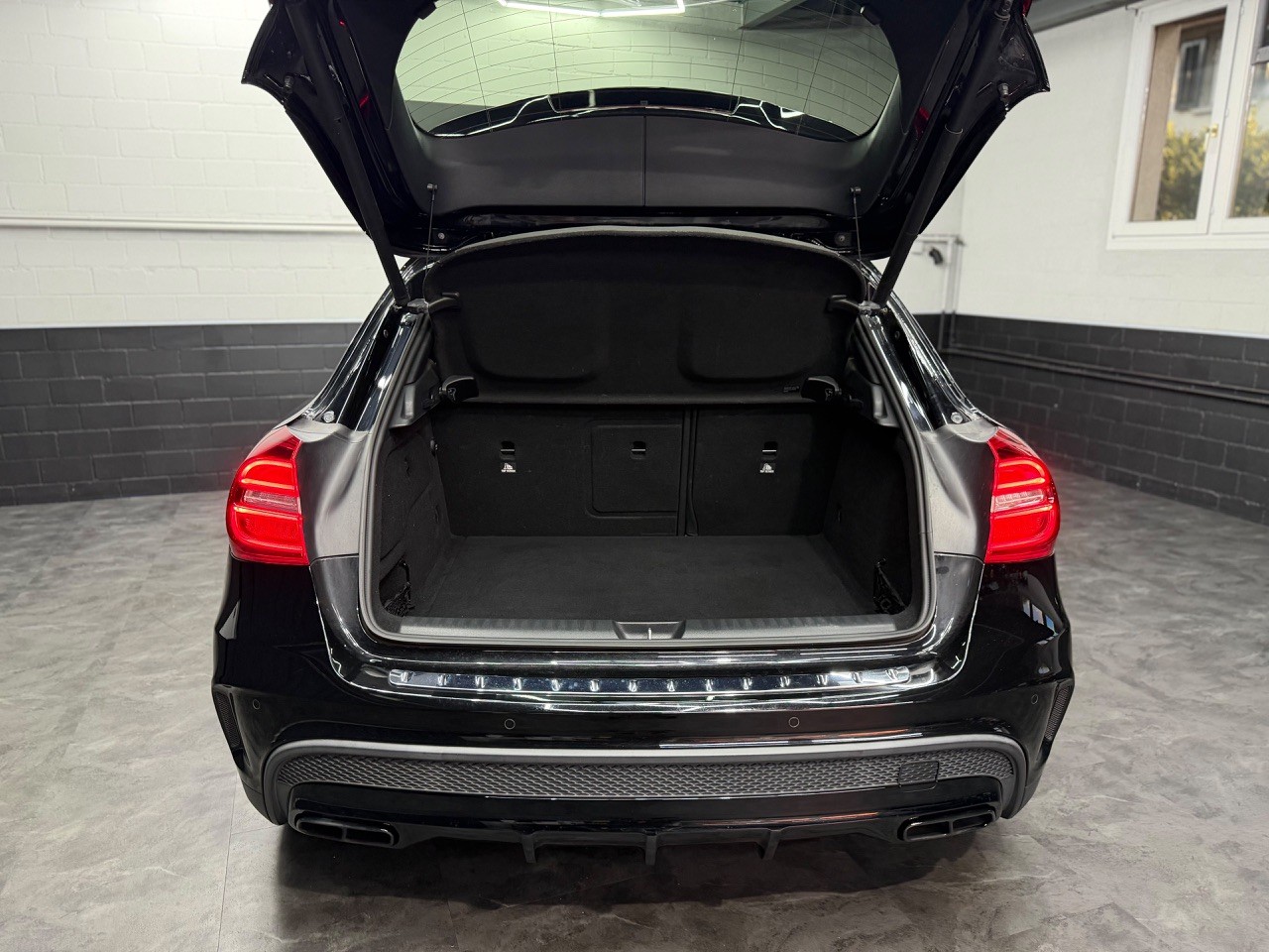 MERCEDES-BENZ GLA 45 AMG 4Matic 7G-DCT | Schiebedach-image-18