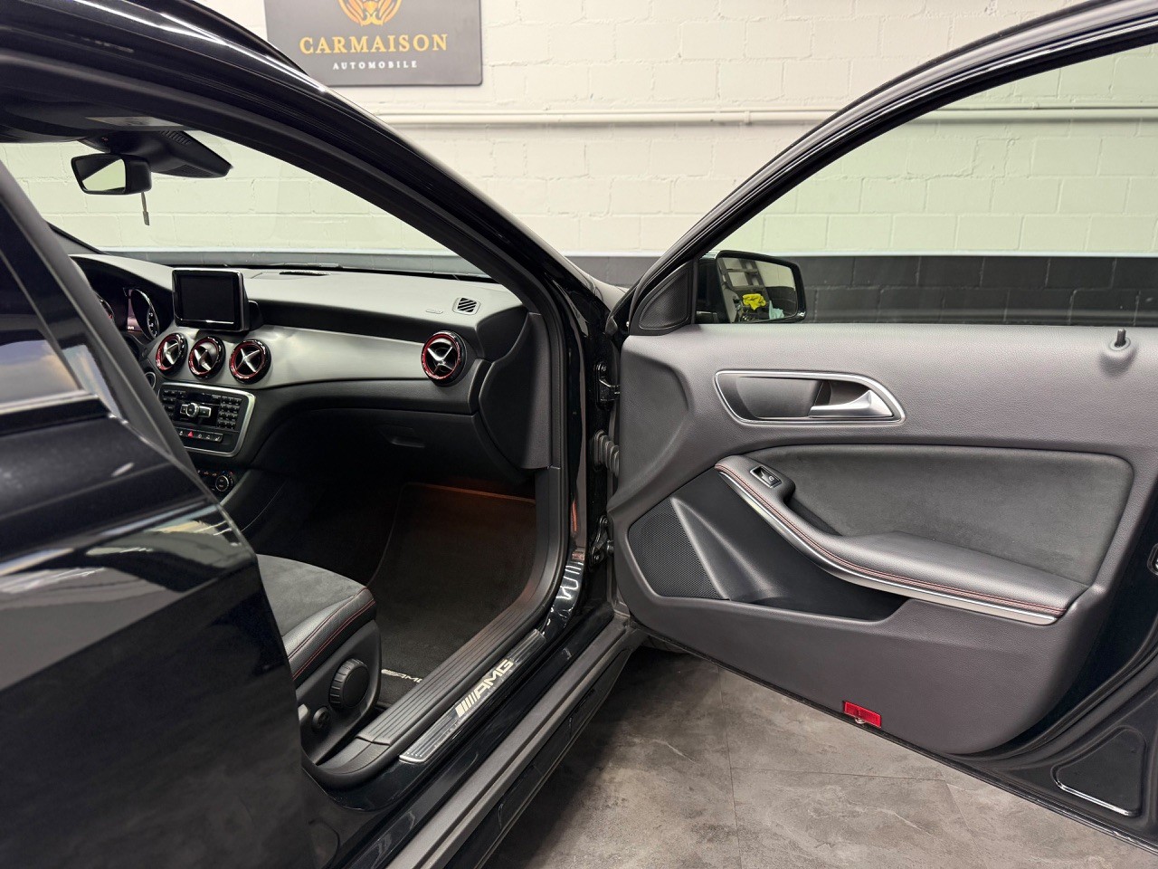 MERCEDES-BENZ GLA 45 AMG 4Matic 7G-DCT | Schiebedach-image-22