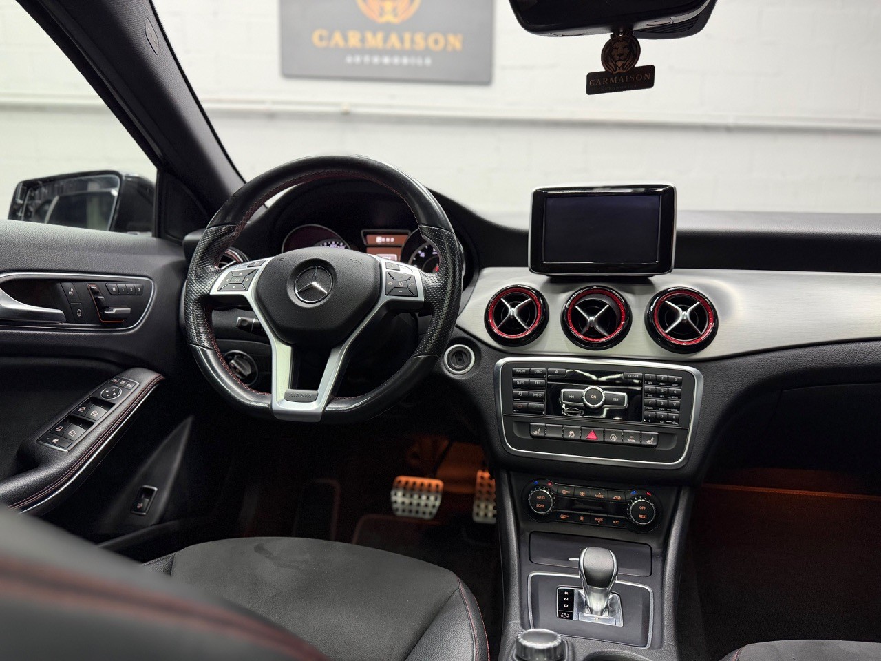 MERCEDES-BENZ GLA 45 AMG 4Matic 7G-DCT | Schiebedach-image-16