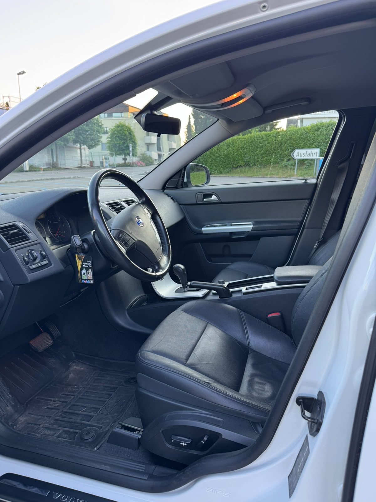 VOLVO S40 D3 Kinetic Geartronic-image-4
