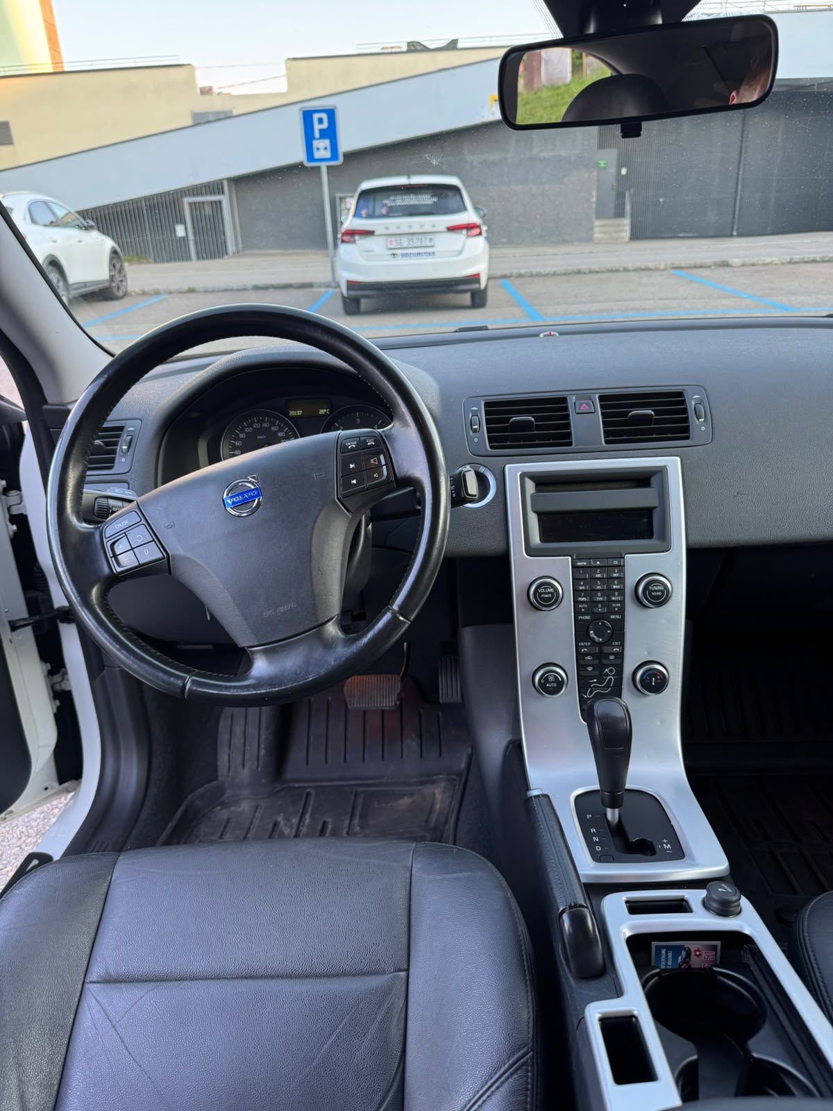 VOLVO S40 D3 Kinetic Geartronic-image-6