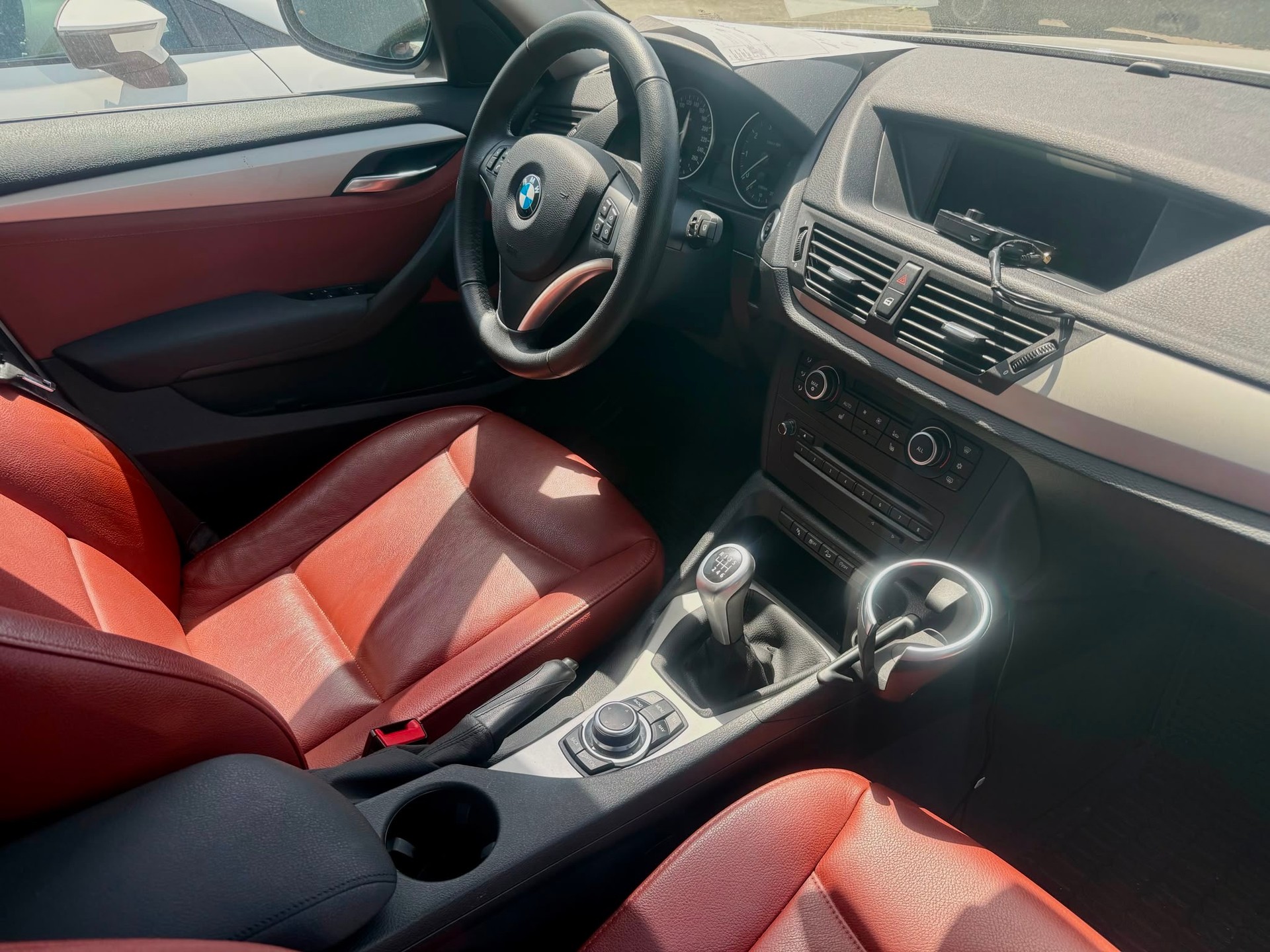 BMW X1 xDrive 20i-image-11