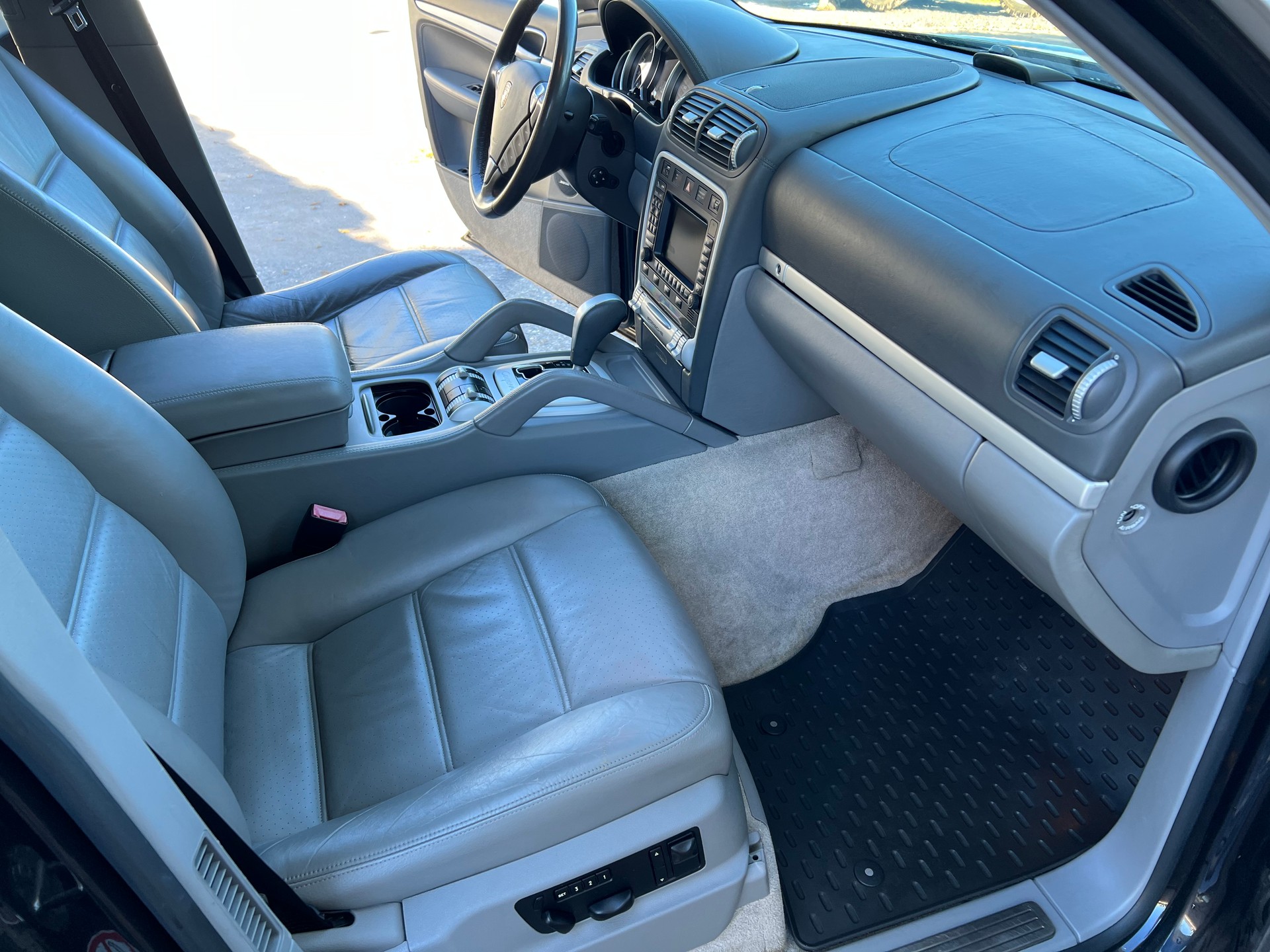 PORSCHE Cayenne Turbo-image-7