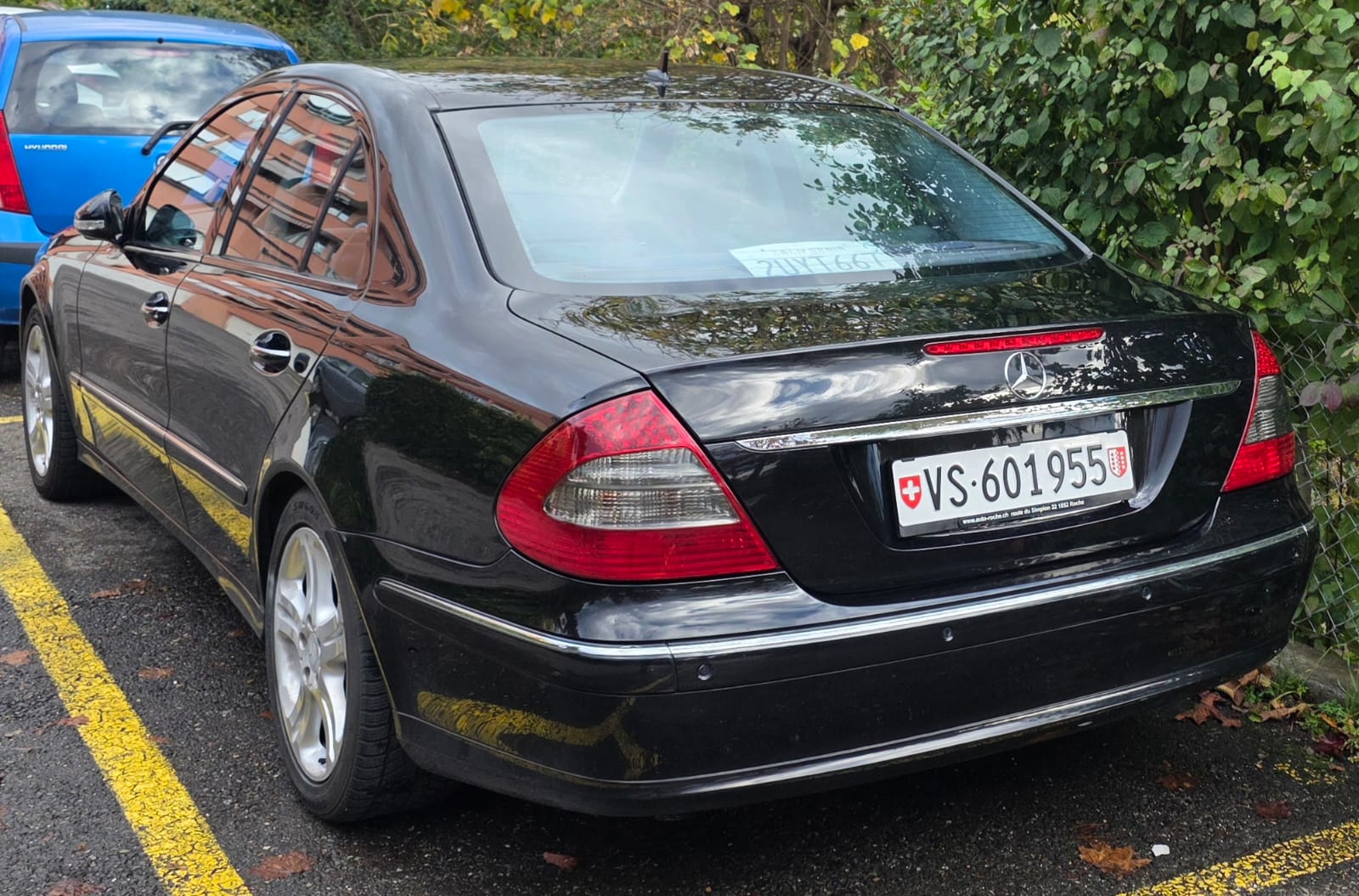 MERCEDES-BENZ E 220 CDI Avantgarde-image-2