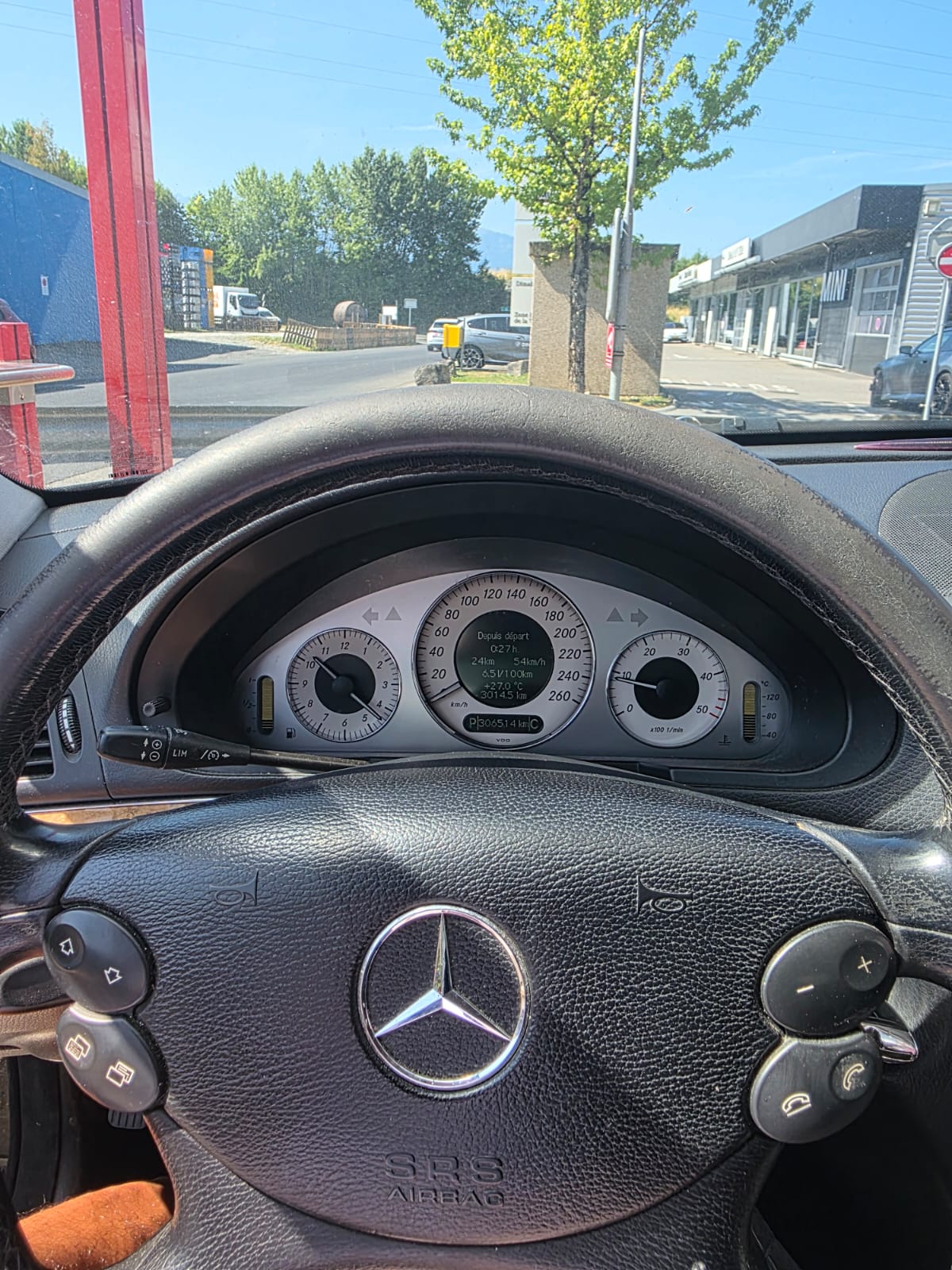 MERCEDES-BENZ E 220 CDI Avantgarde-image-10