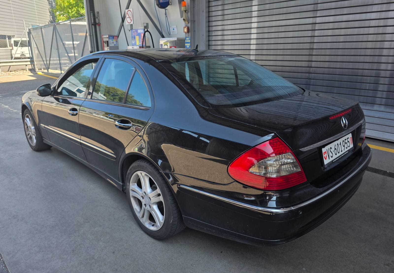 MERCEDES-BENZ E 220 CDI Avantgarde-image-13