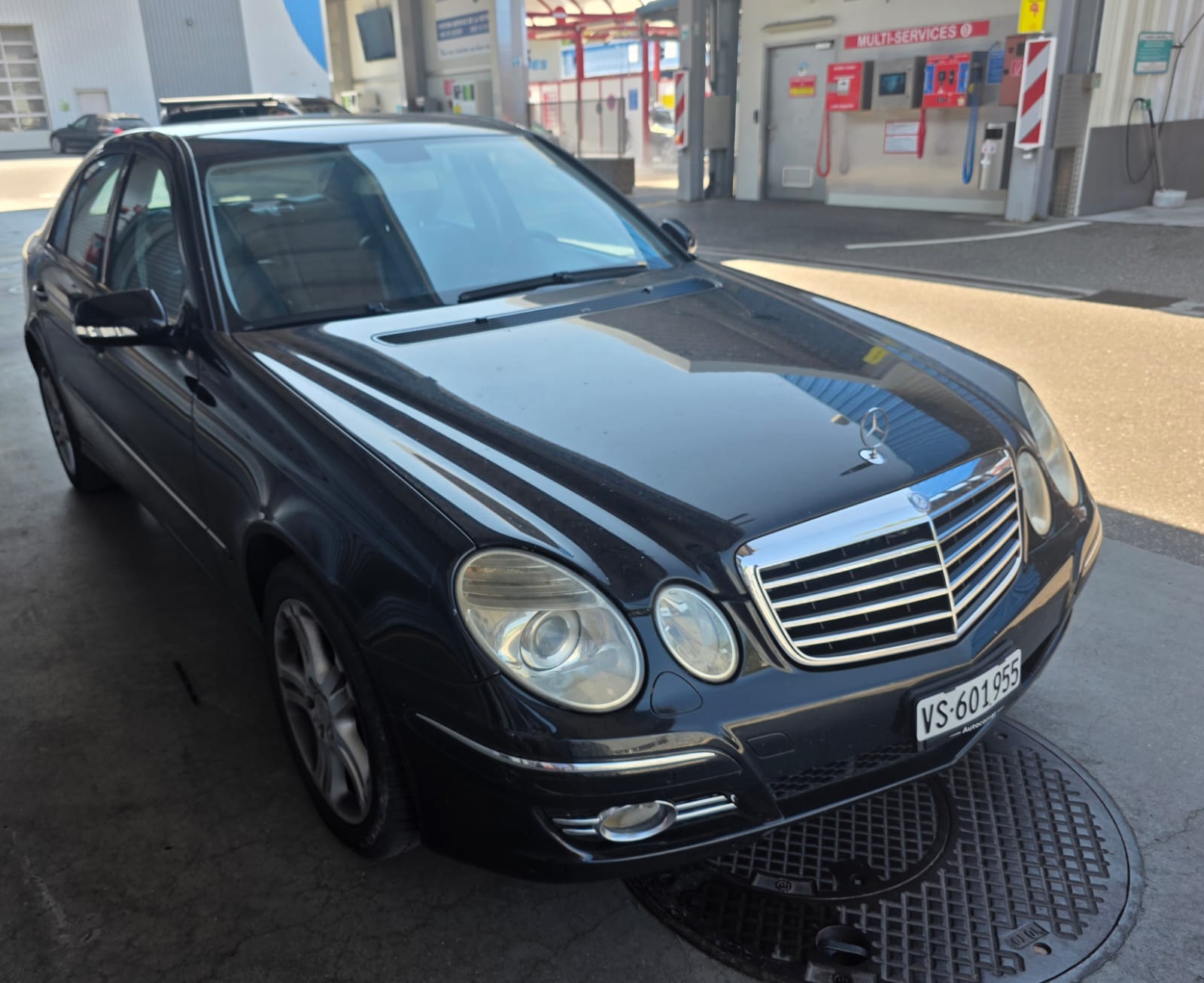 MERCEDES-BENZ E 220 CDI Avantgarde-image-14