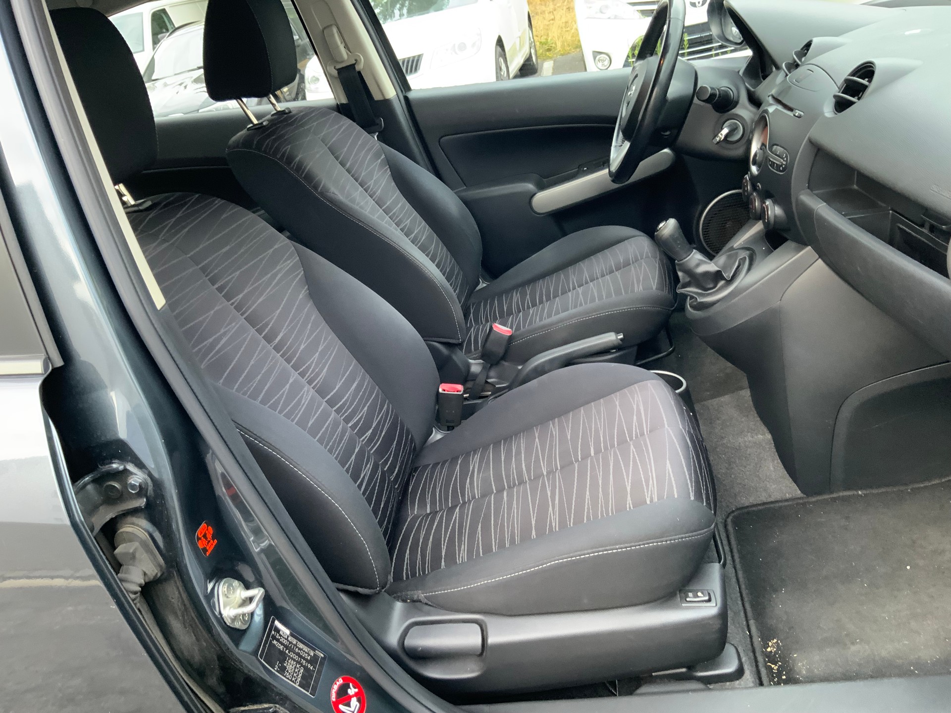 MAZDA 2 1.3i 16V Exclusive-image-9