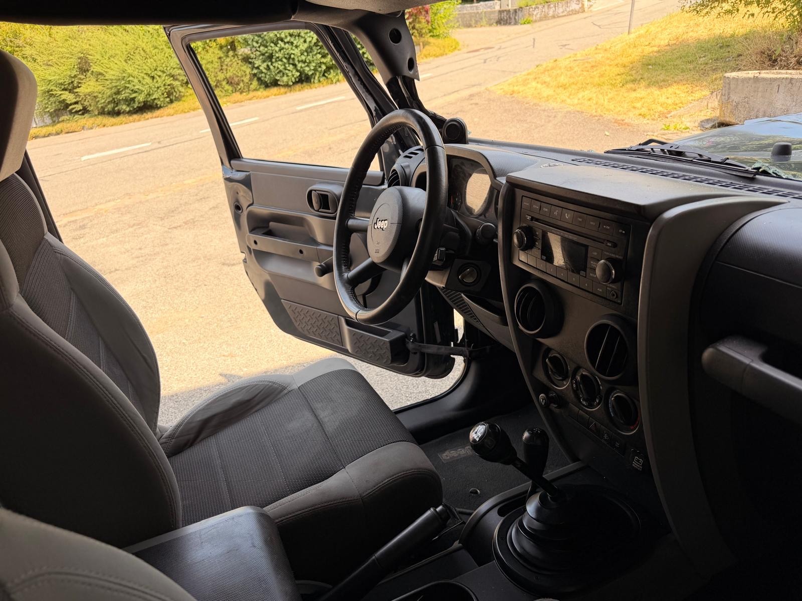 JEEP Wrangler 3.8 Sport-image-12