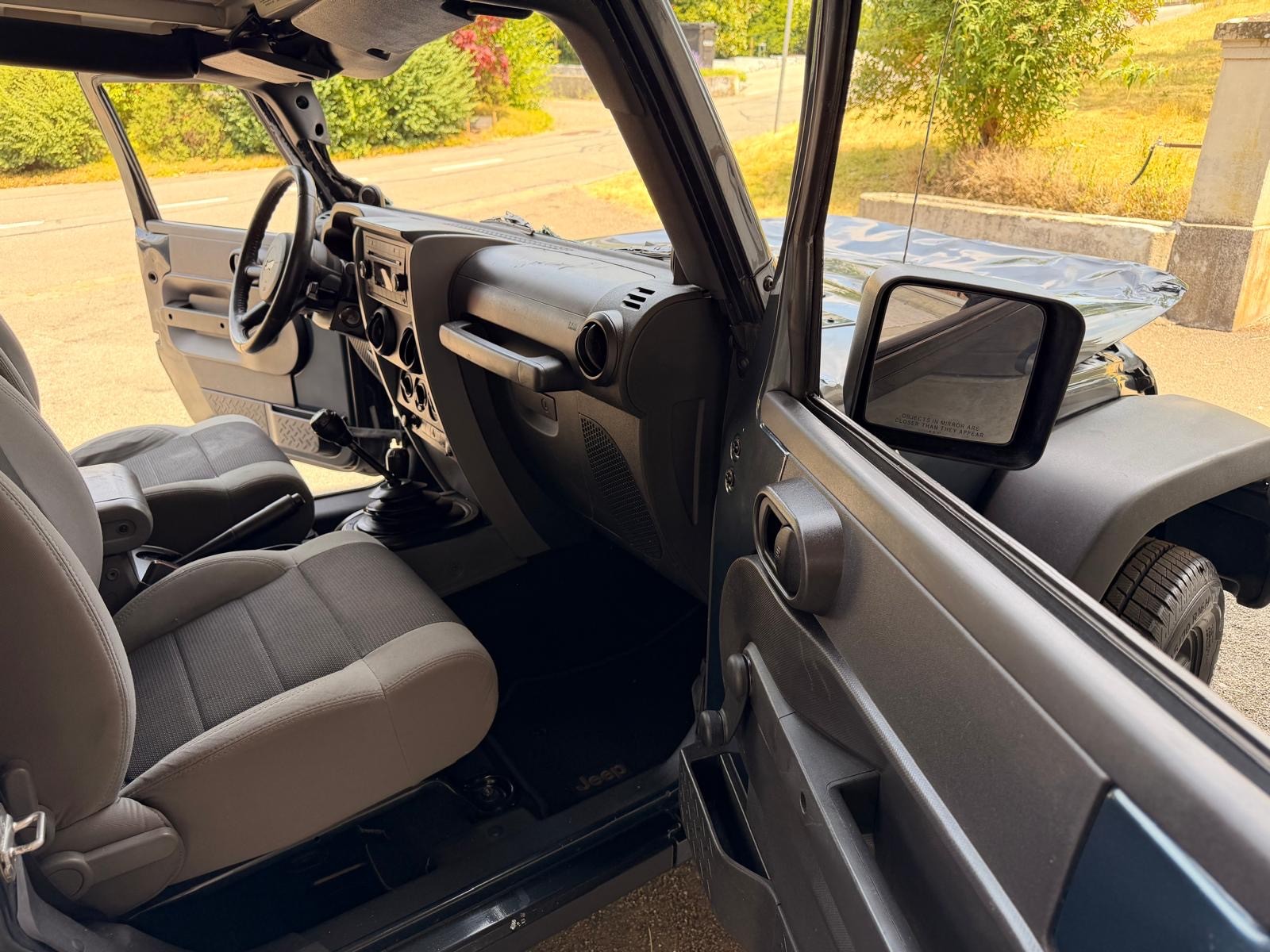 JEEP Wrangler 3.8 Sport-image-11