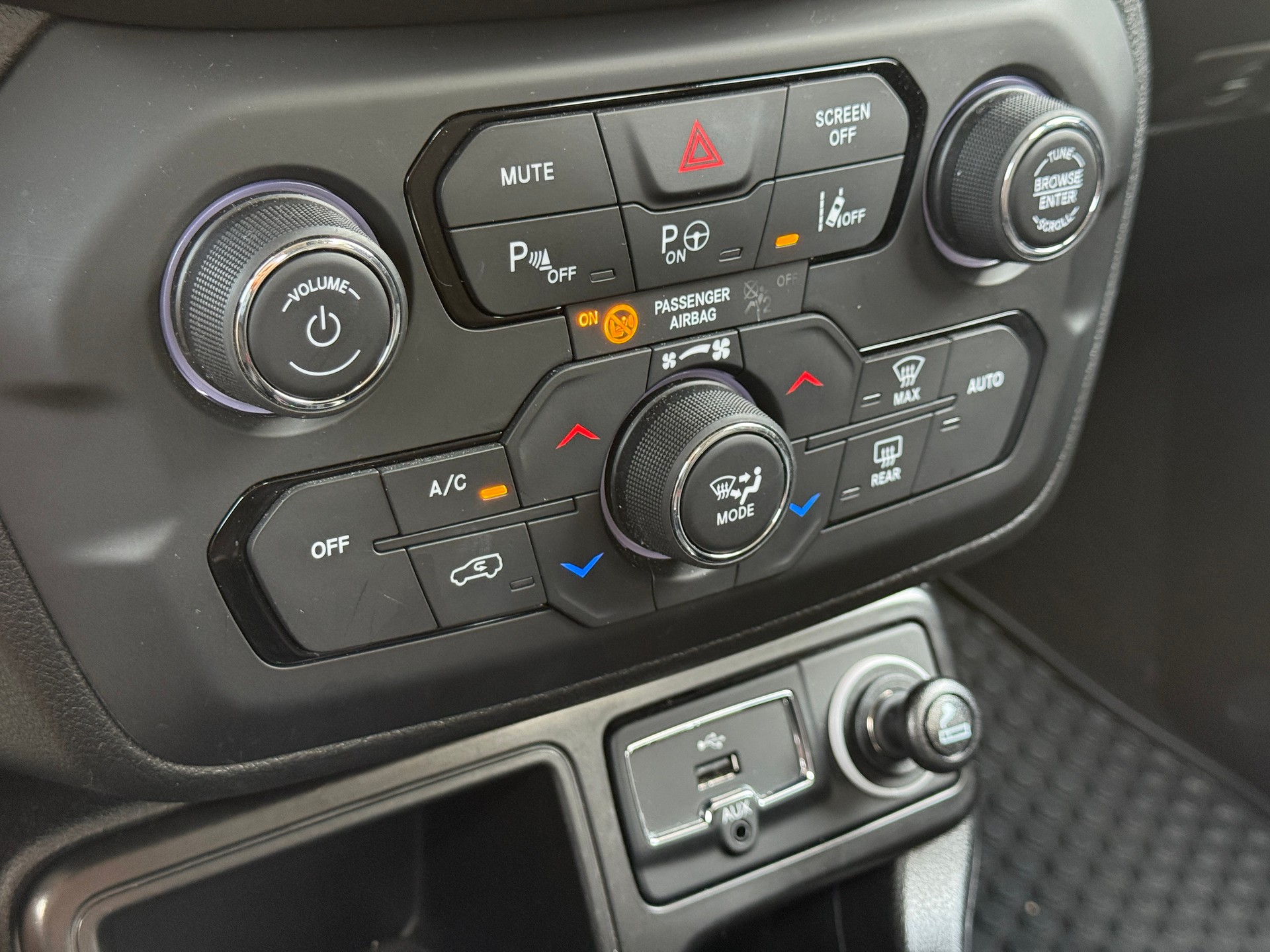 JEEP Renegade 1.3 GSE Turbo Limited-image-16