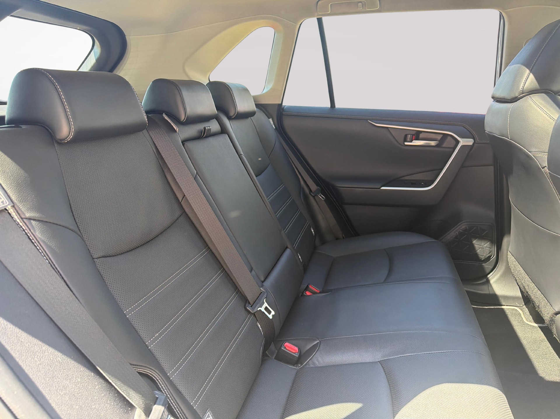 TOYOTA RAV4 2.5 HEV Premium-image-18