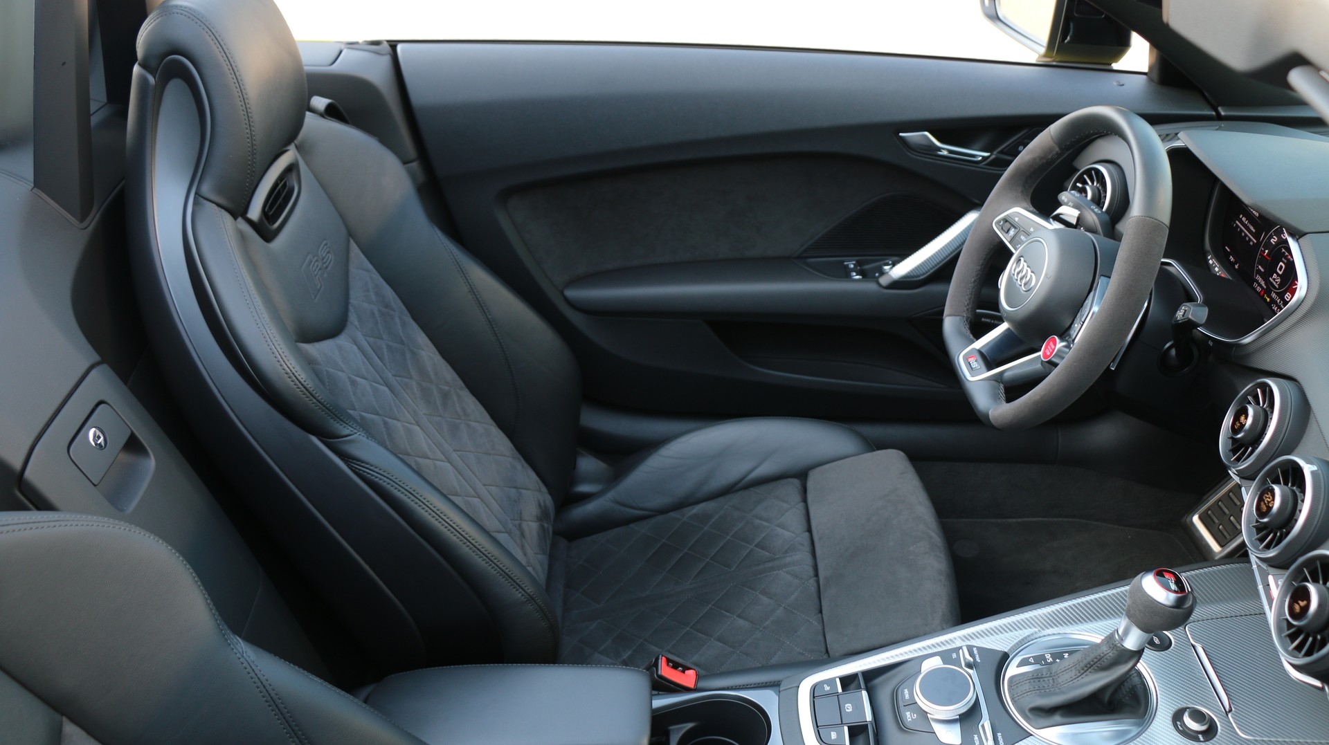 AUDI TT RS Roadster-image-17