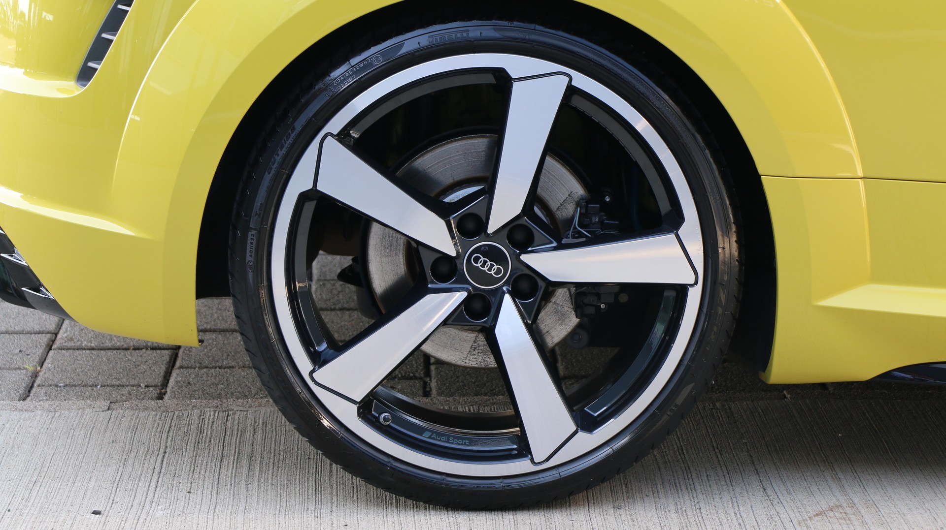 AUDI TT RS Roadster-image-12