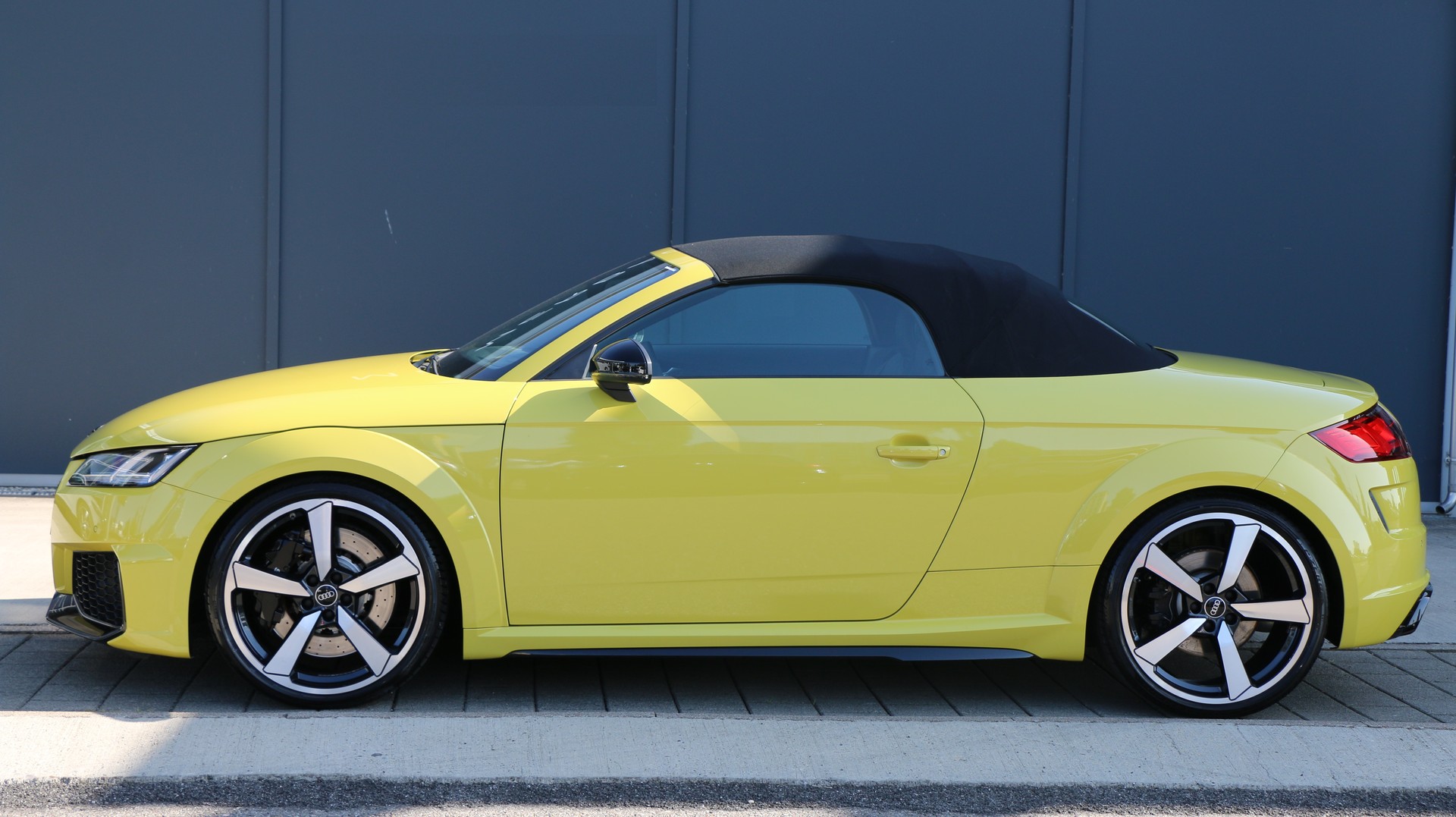 AUDI TT RS Roadster-image-4