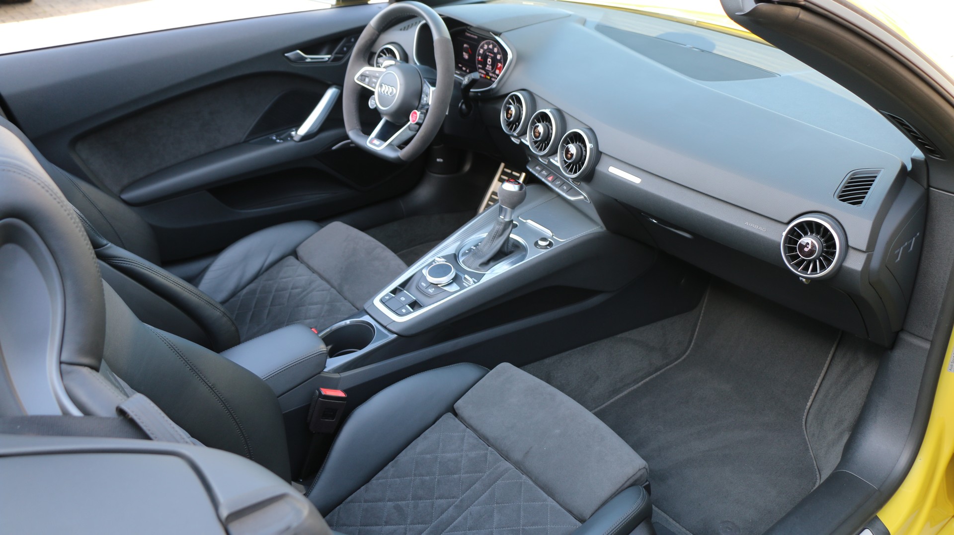 AUDI TT RS Roadster-image-19