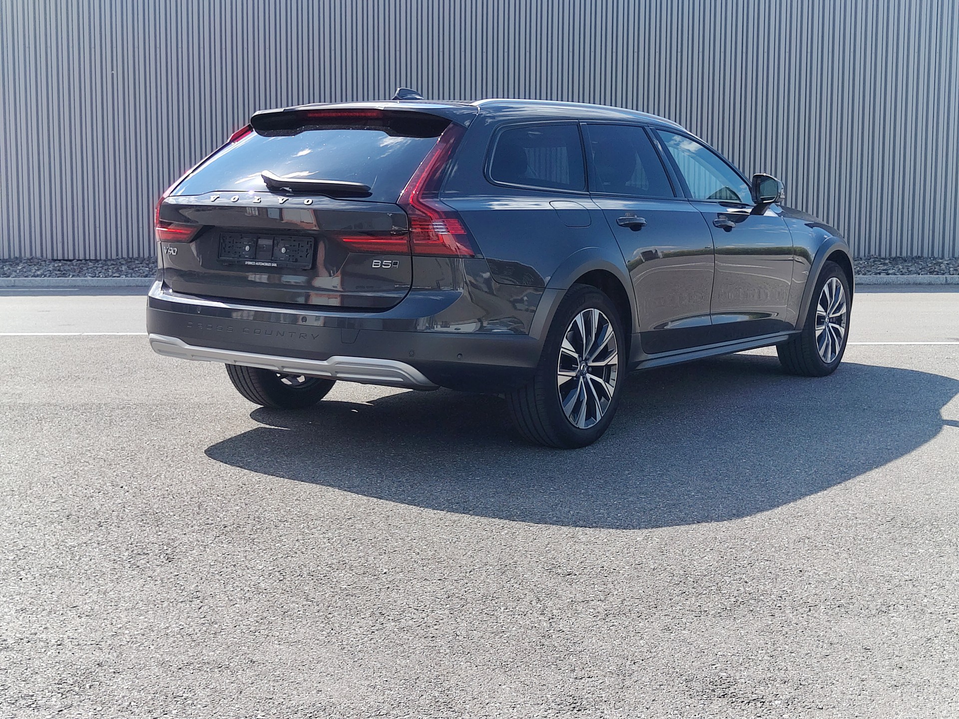 VOLVO V90 Cross Country B5 Benzin MHD Plus AWD Geartronic-image-3